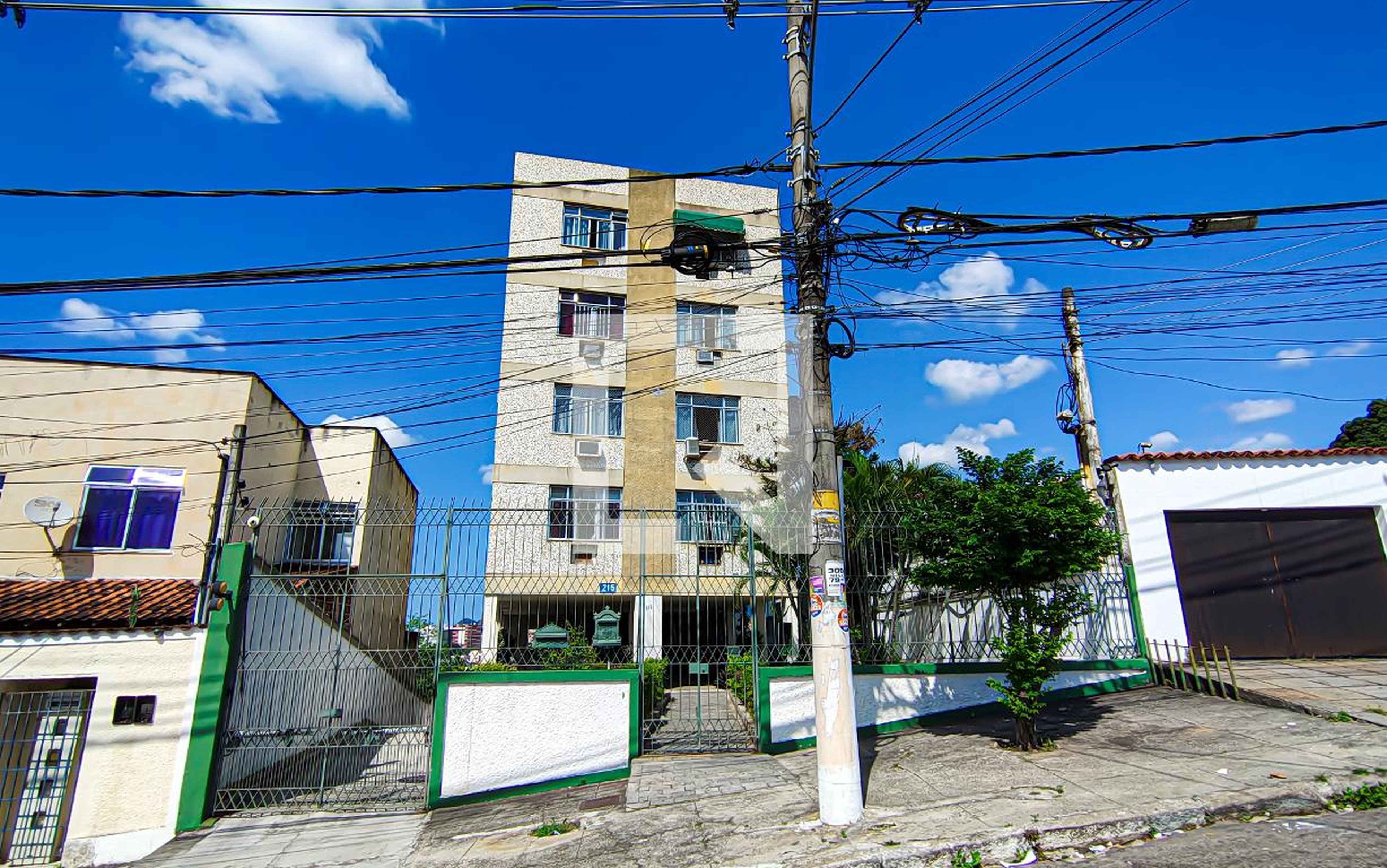 fachada Condomínio em Rua Brigadeiro João Manuel, 215
