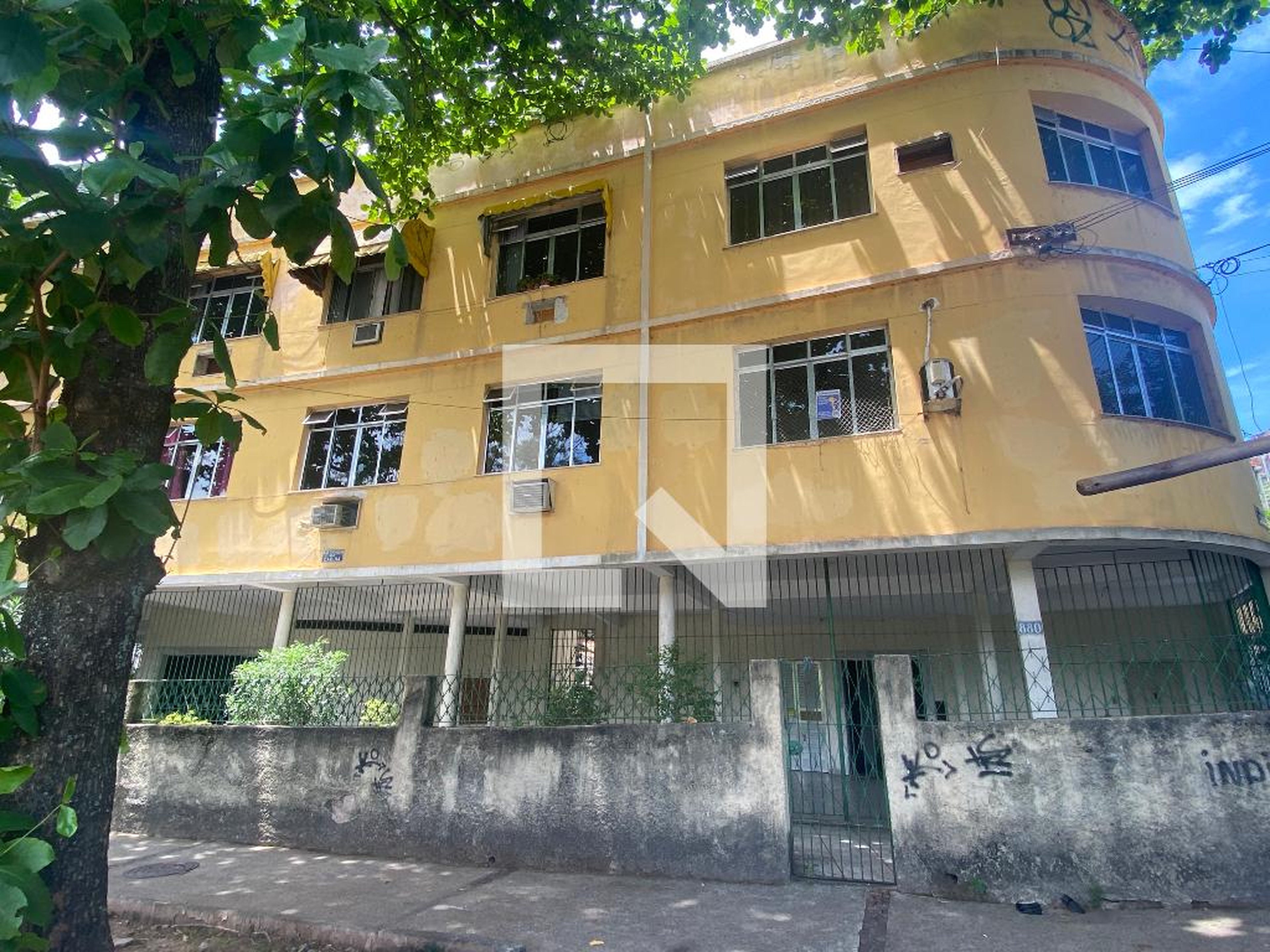 Fachada Condomínio em Estrada da Cacuiá, 880