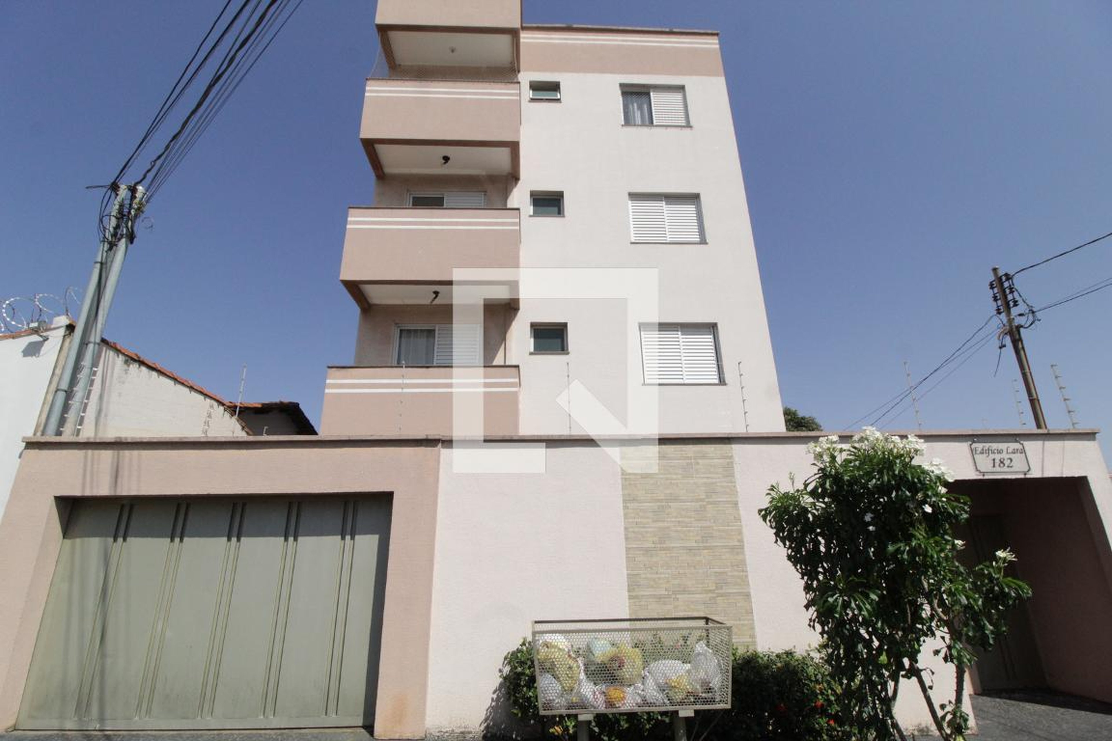 Fachada Condomínio em Rua José Miguel Saramago, 132