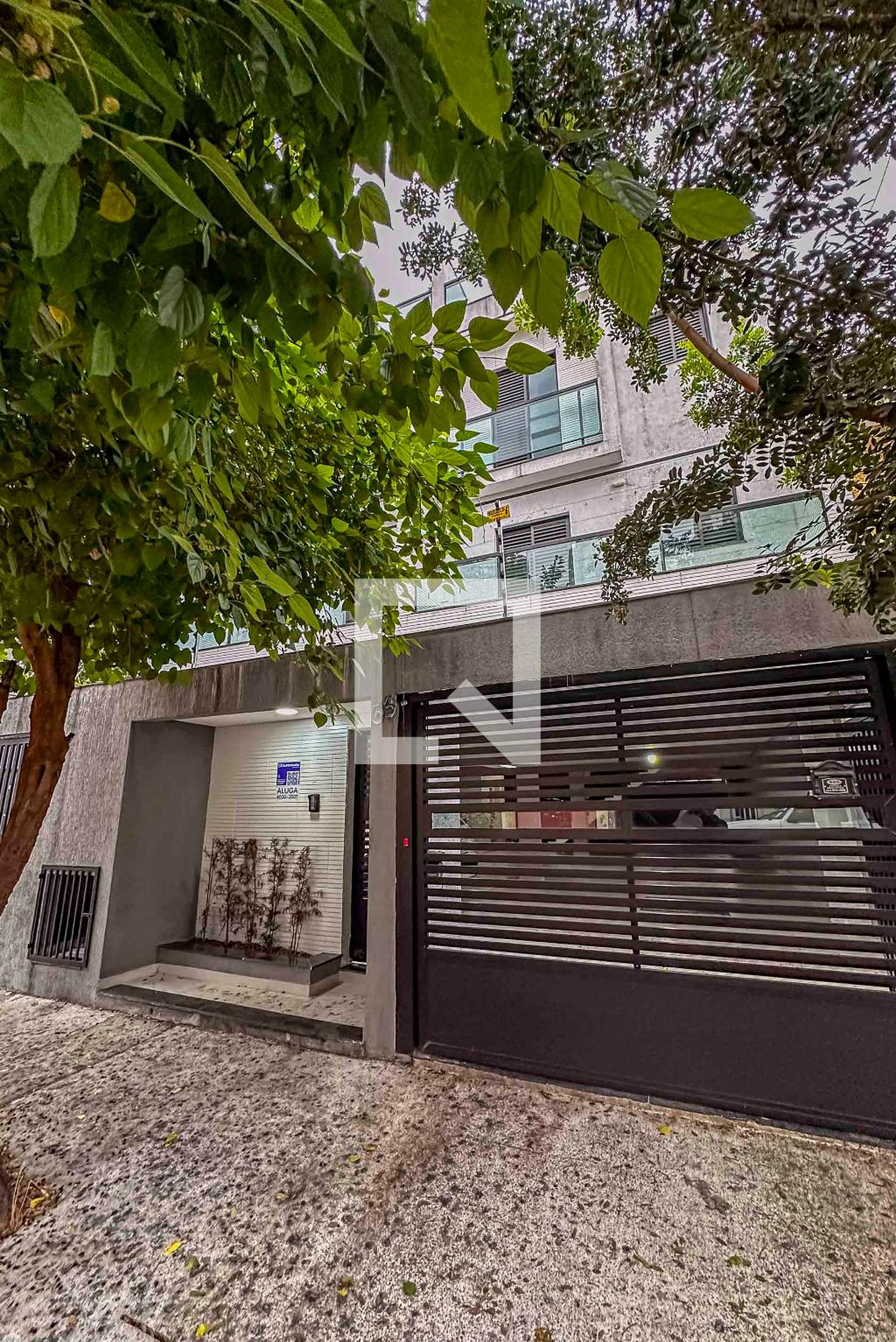 Fachada Condomínio em Rua Manacá, 63