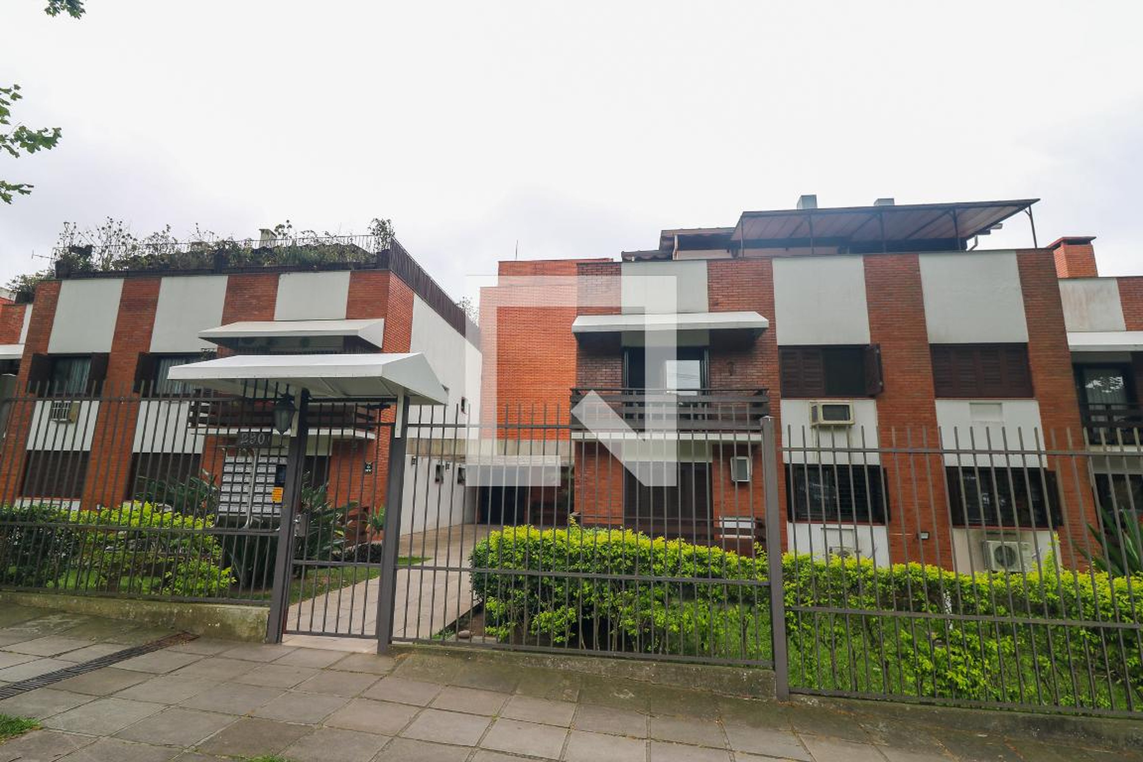 Fachada do Prédio Condomínio em Rua Doutor Castro de Menezes, 290