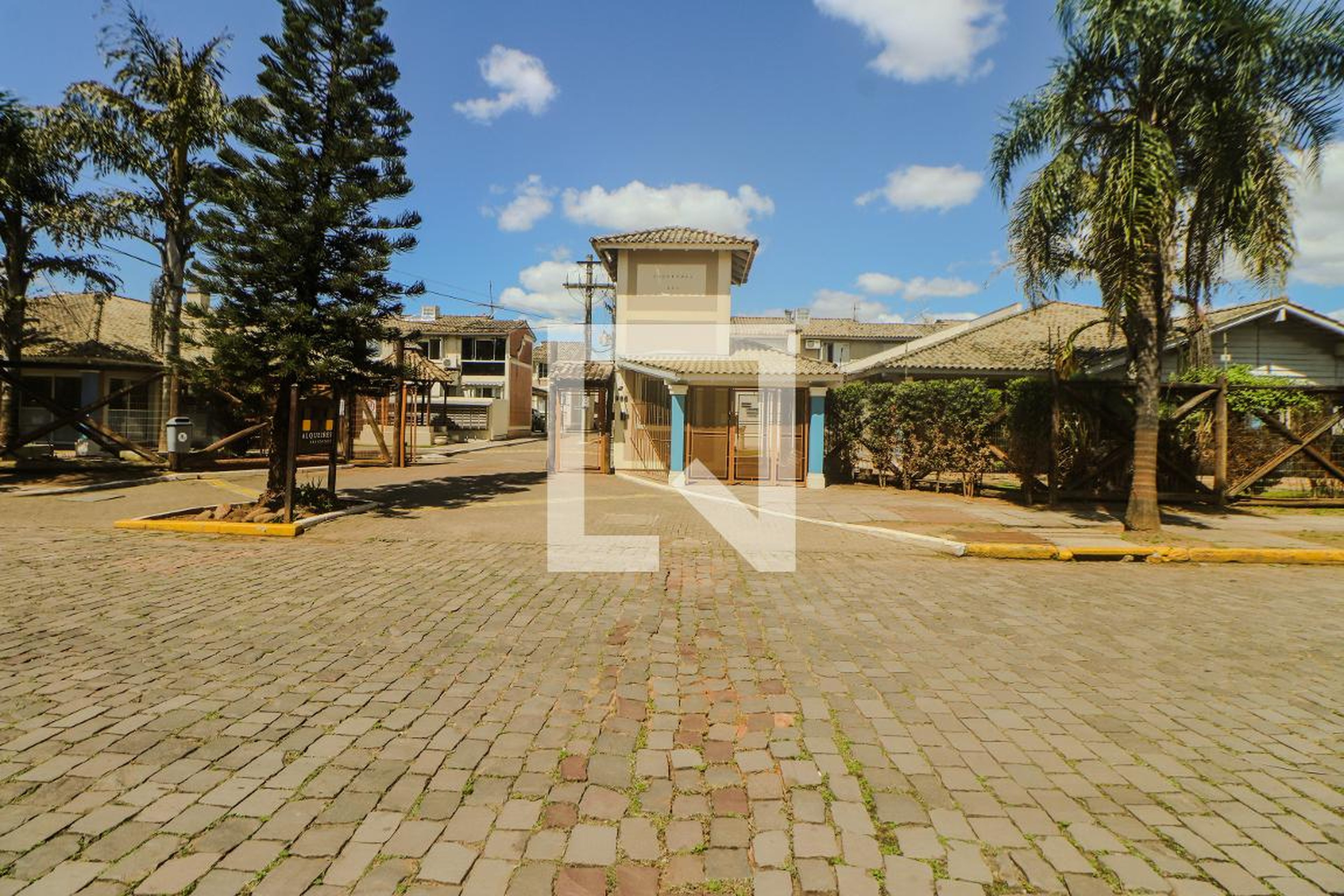 Fachada do Condomínio Condomínio Alqueires Residence