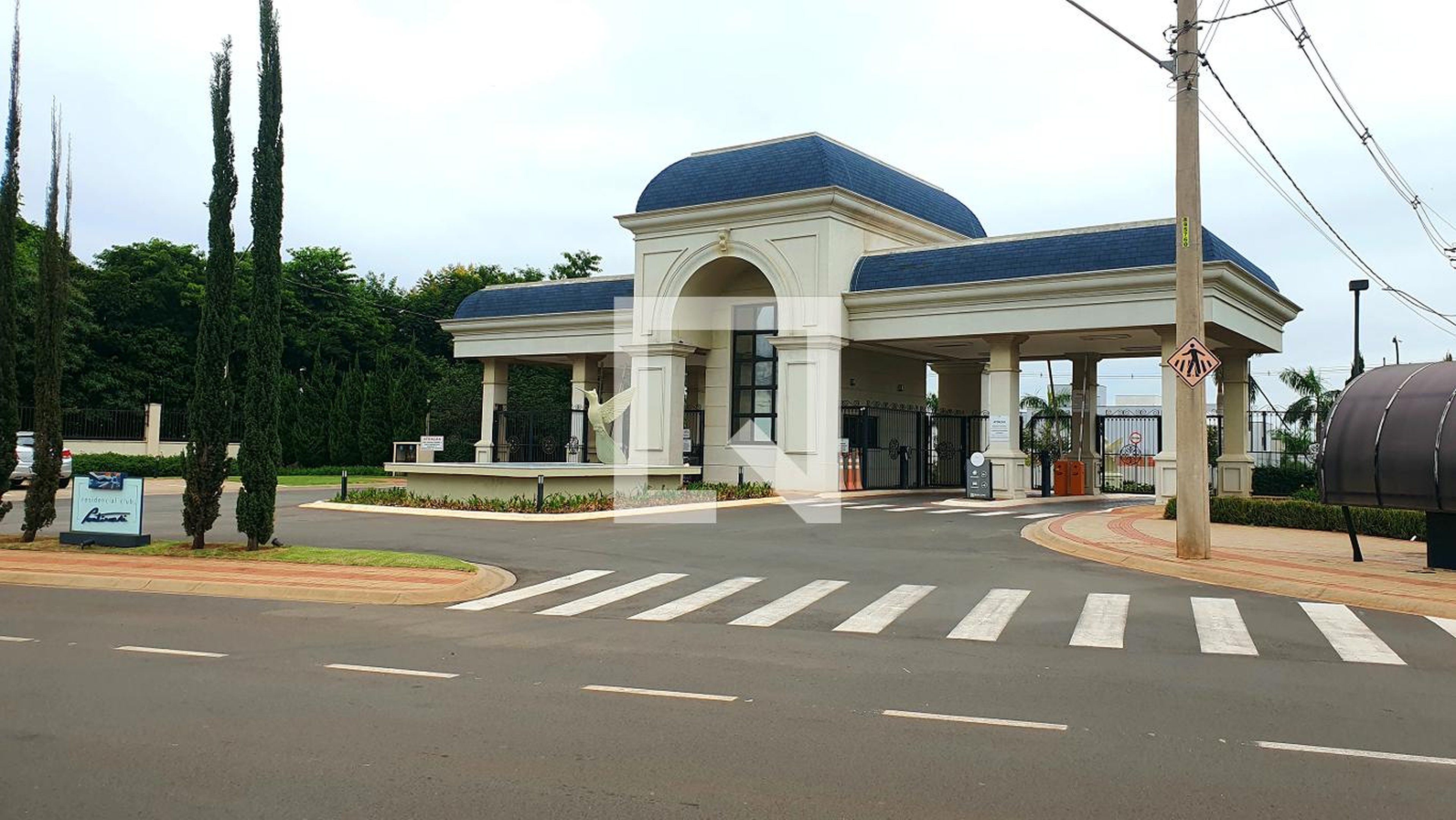 Fachada Condomínio em Rua Victor Meirelles, 221