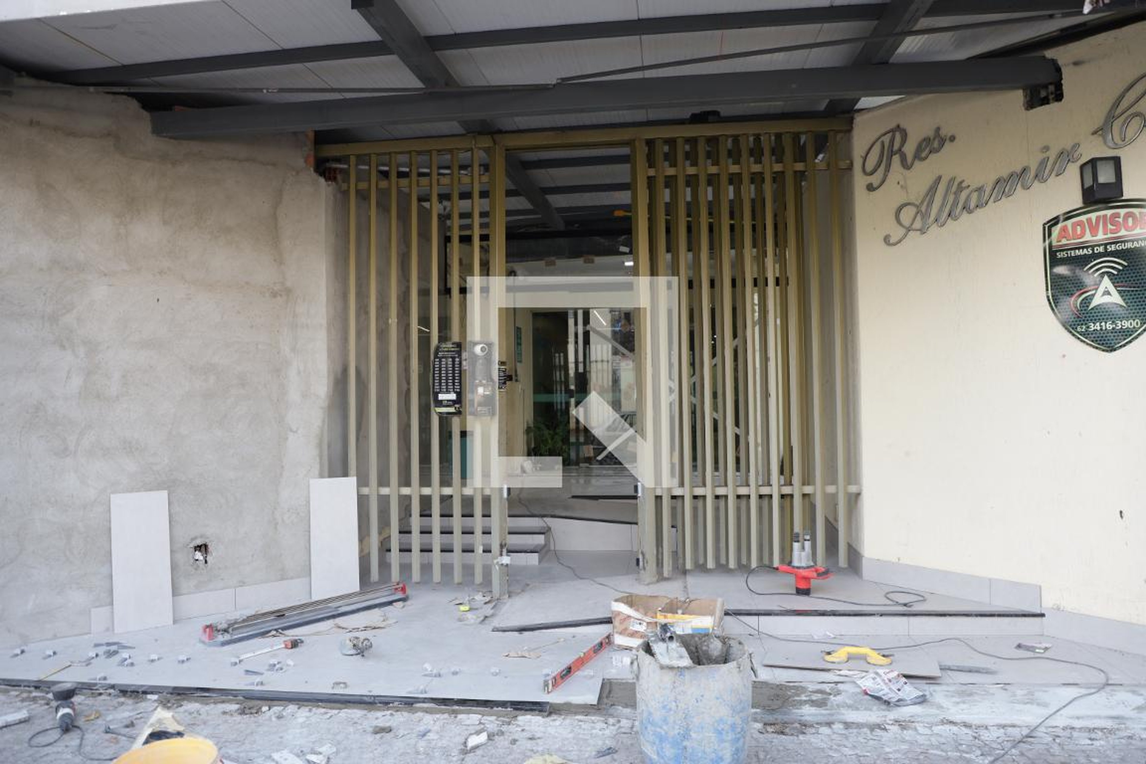 Fachada Condomínio em Rua C 158, 1256