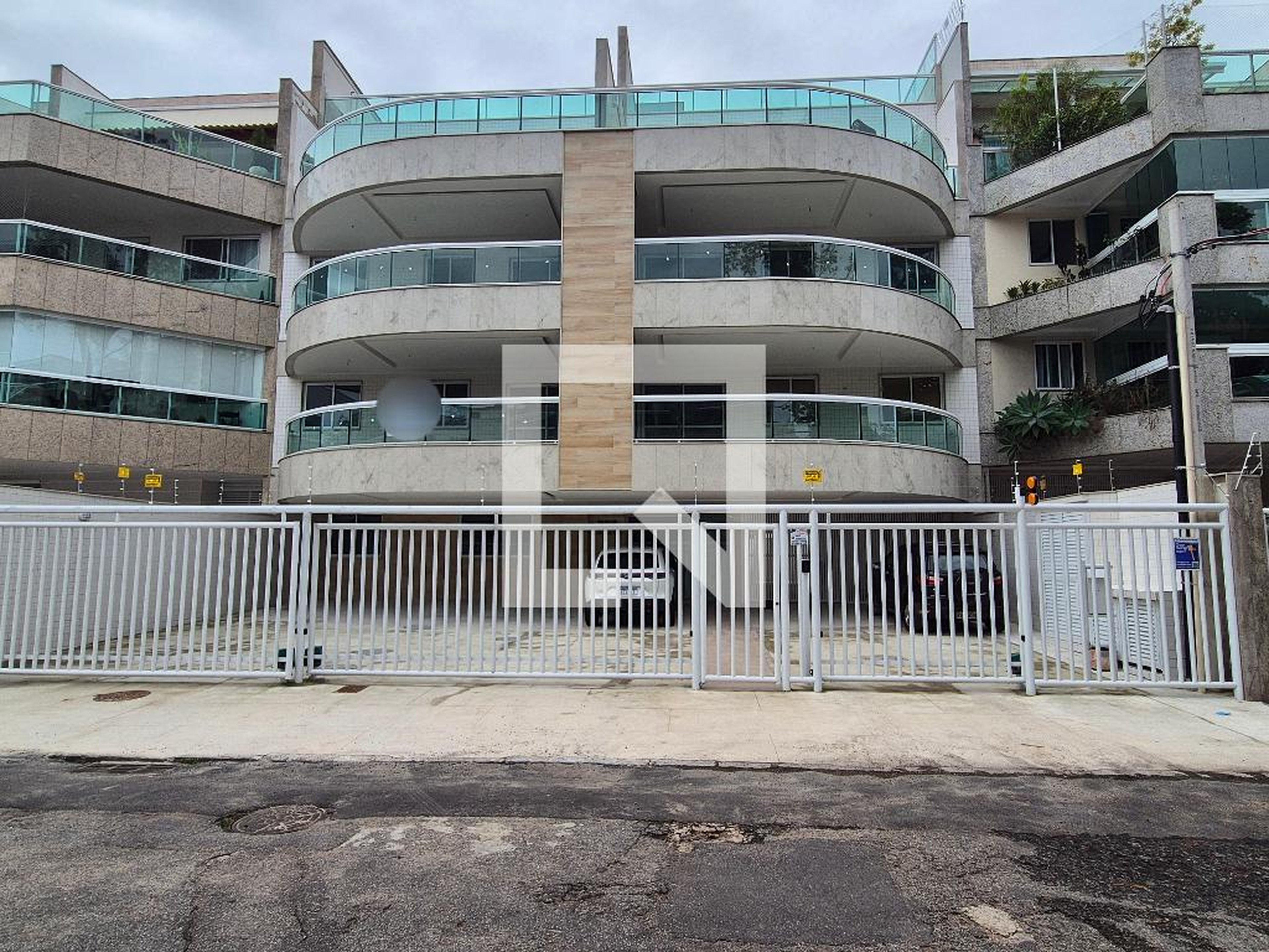 Fachada Condomínio em Rua Jorge Emílio Fontenele, 888