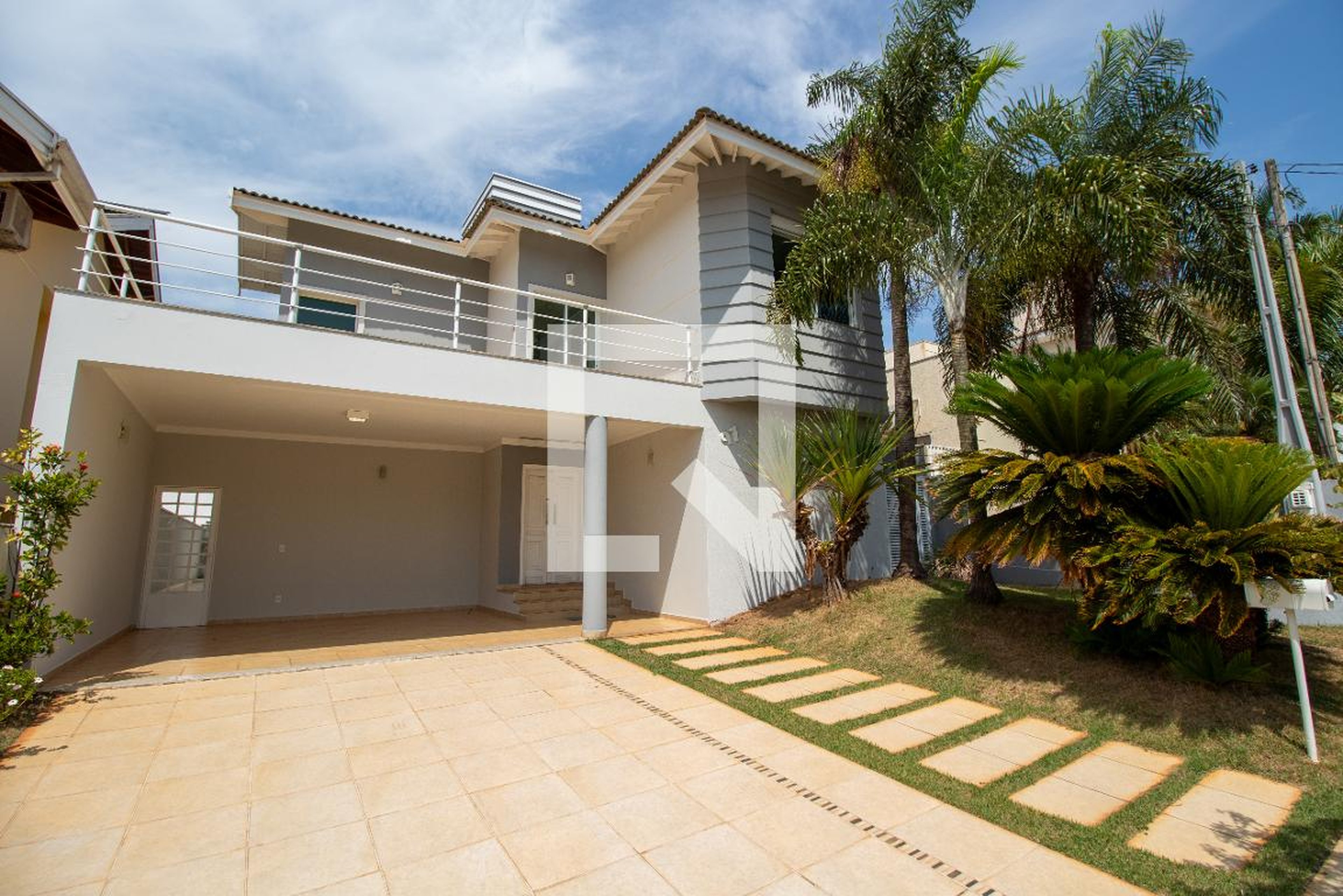 Fachada Condomínio em Rua Esmeralda Ferreira Oliveira, 97