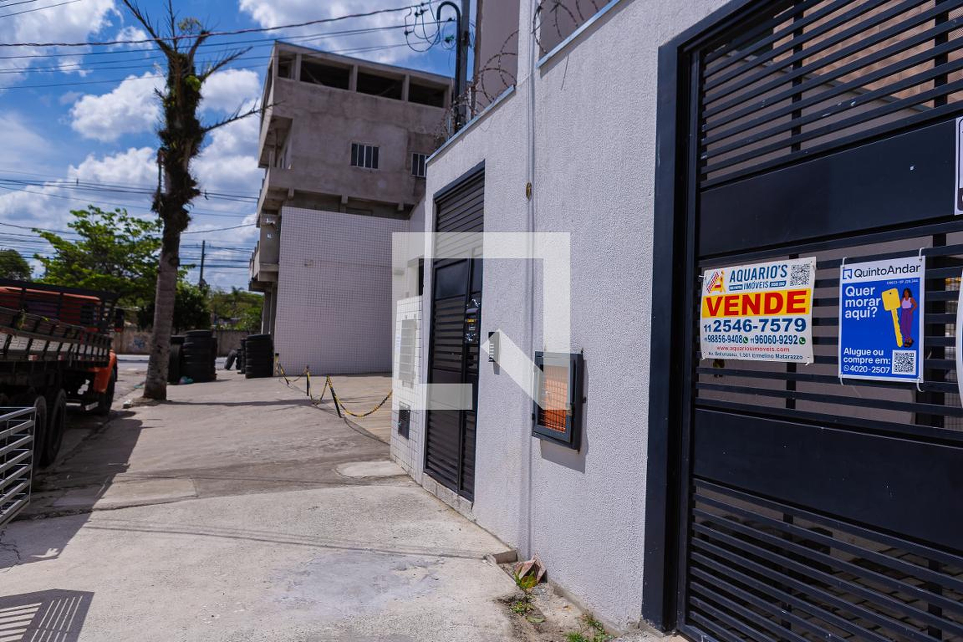 Fachada Condomínio em Rua Padre Serafim Leite, 5