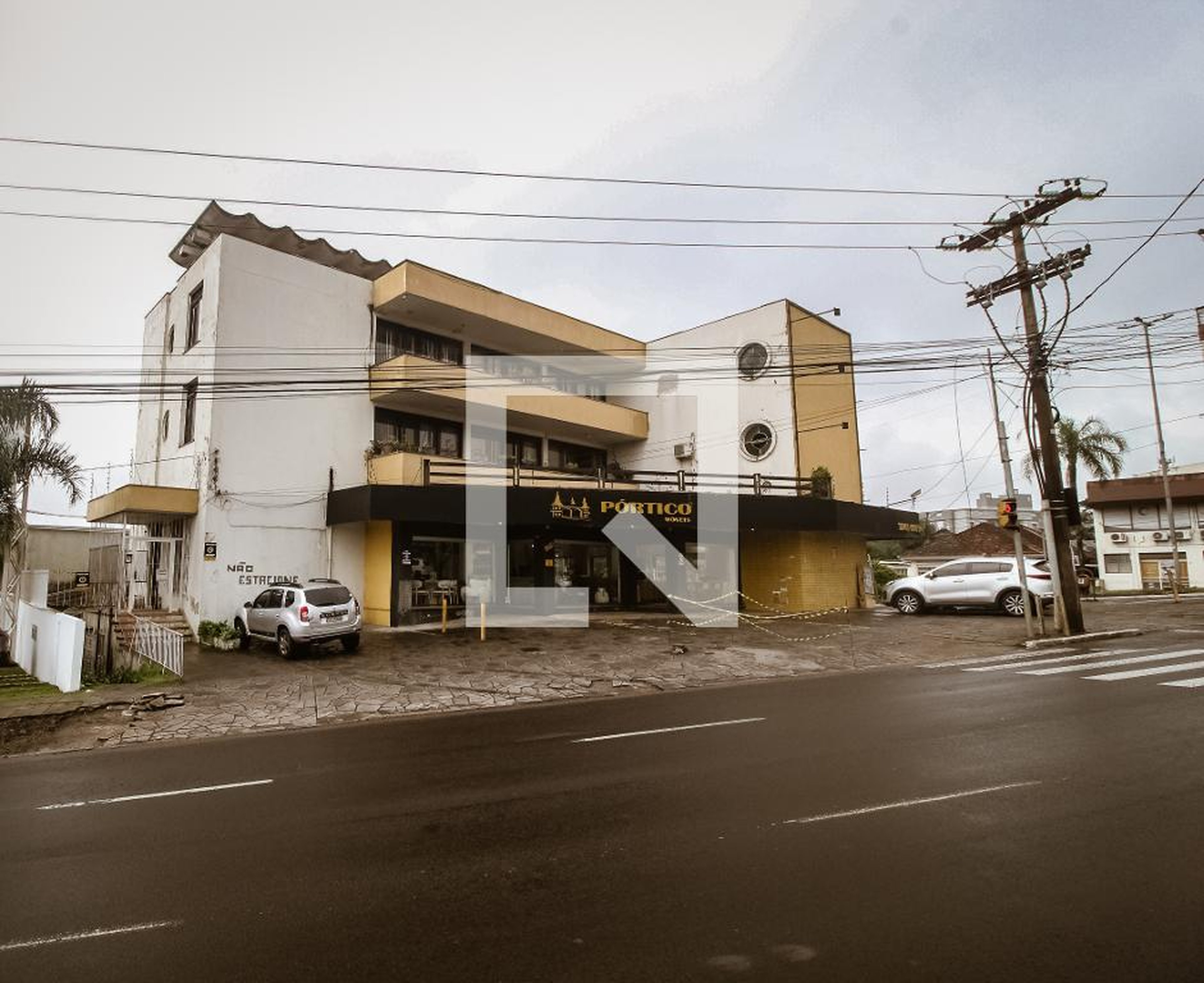 Fachada Condomínio em Avenida da Cavalhada, 1805