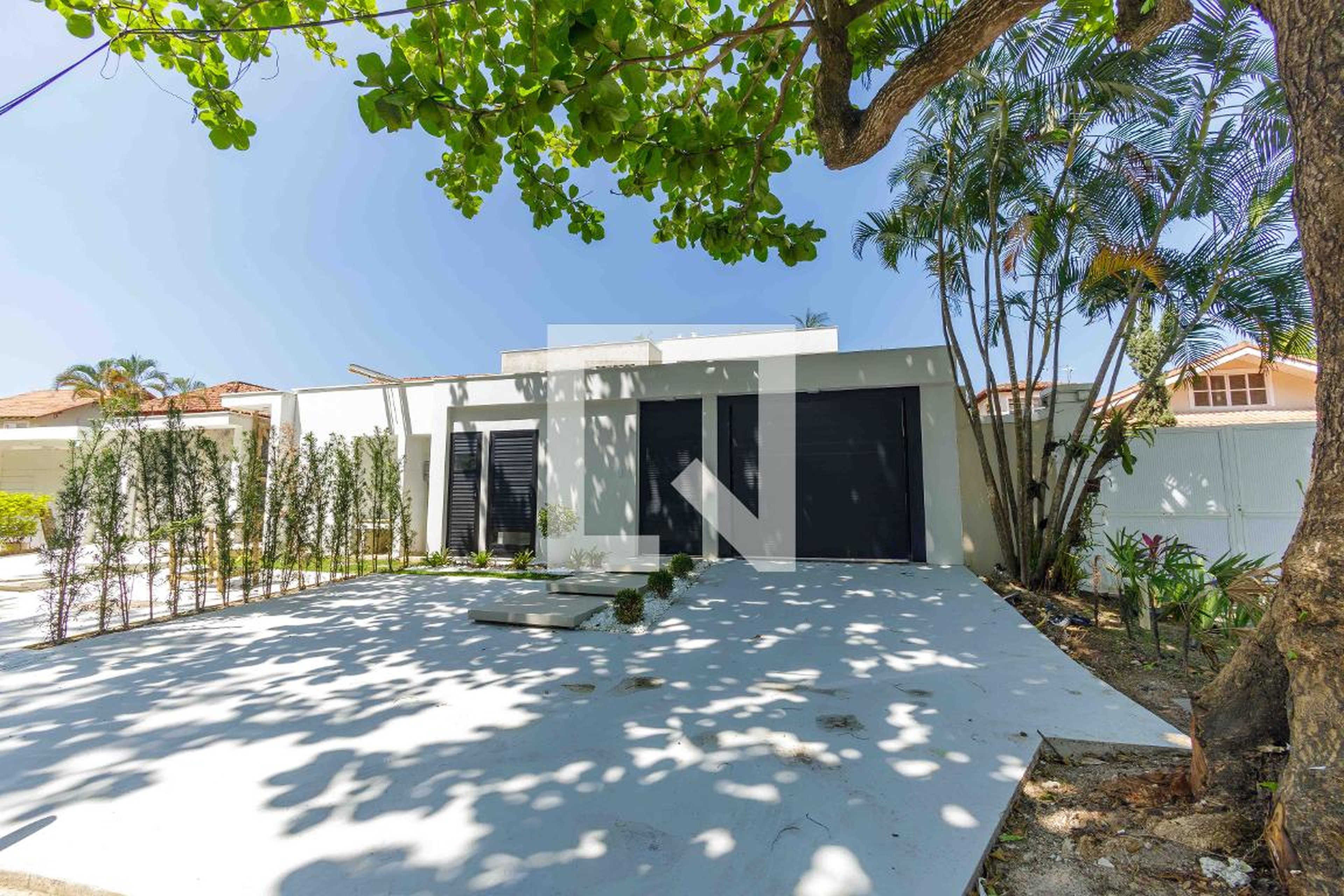 Fachada Condomínio em Rua Colbert Coelho, 30