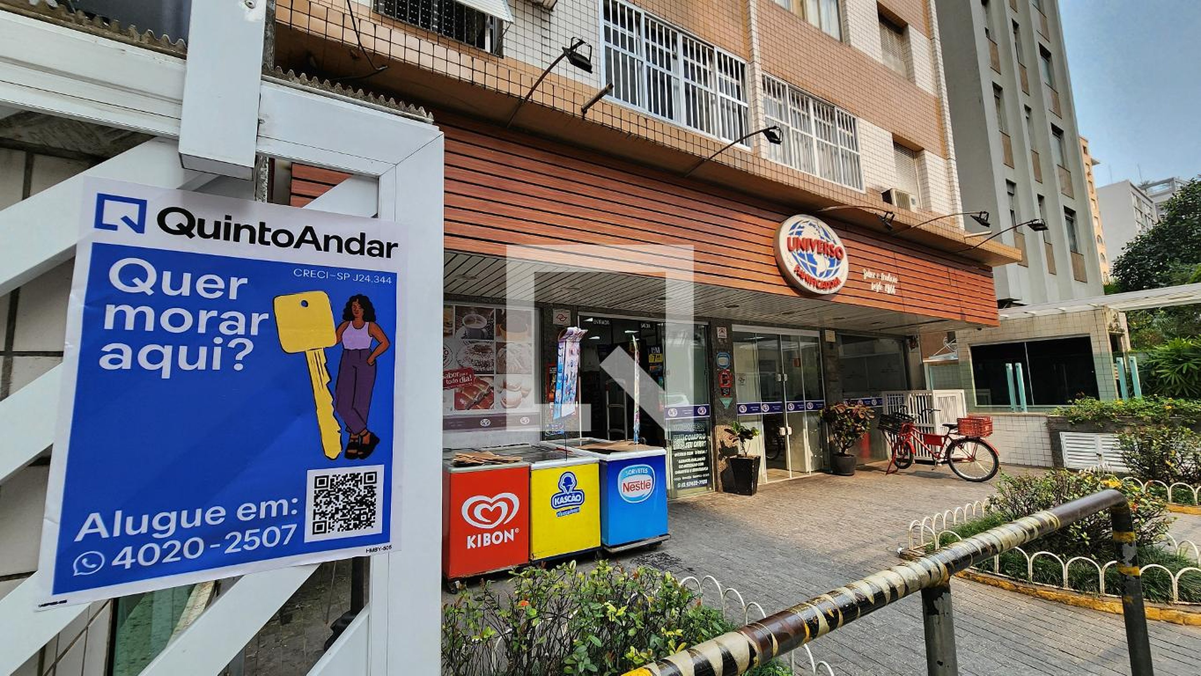 Fachada Condomínio em Rua Carlos Affonseca, 7