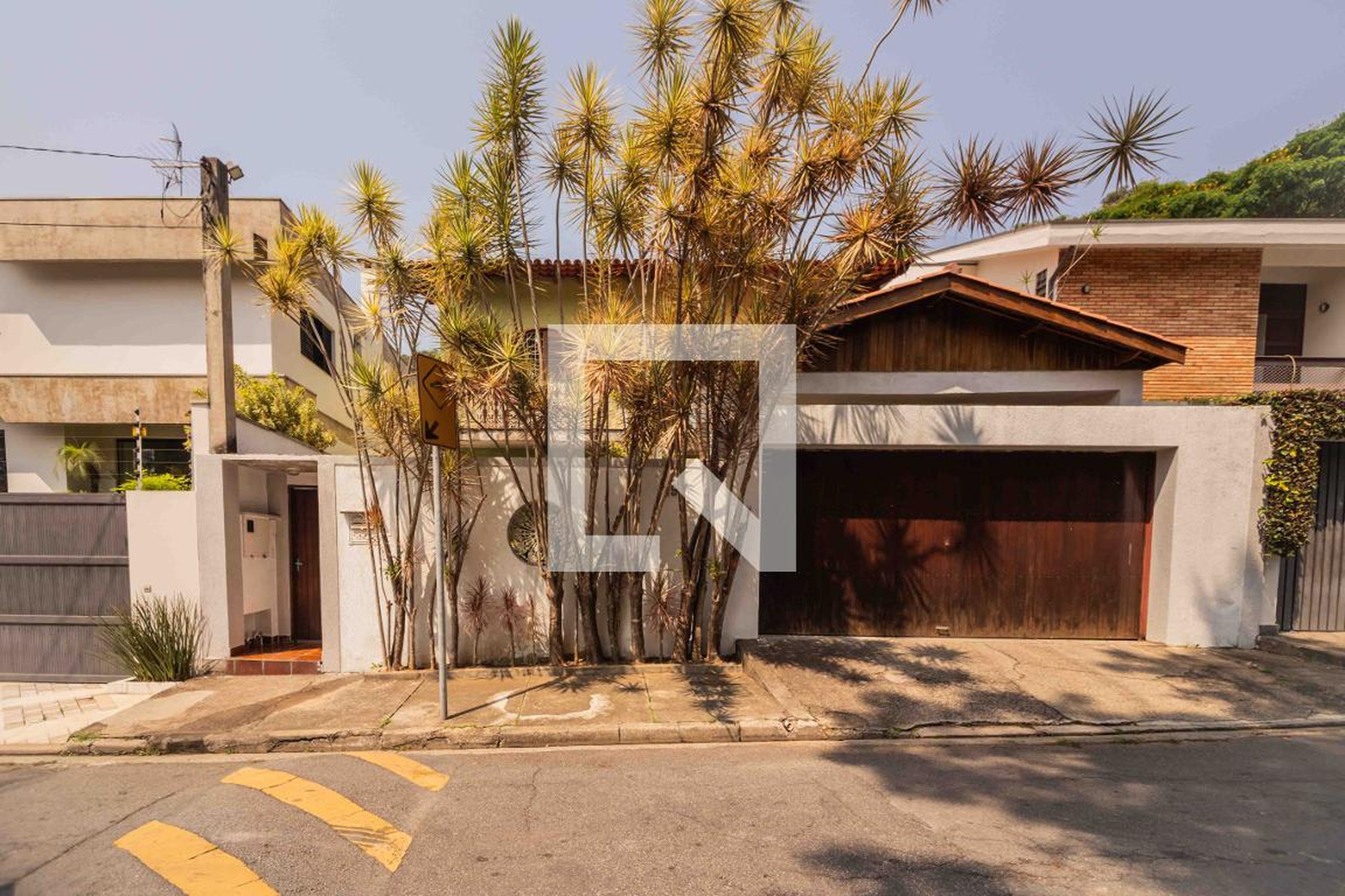 Fachada Condomínio em Rua Professor Astolfo Tavares Pais, 297