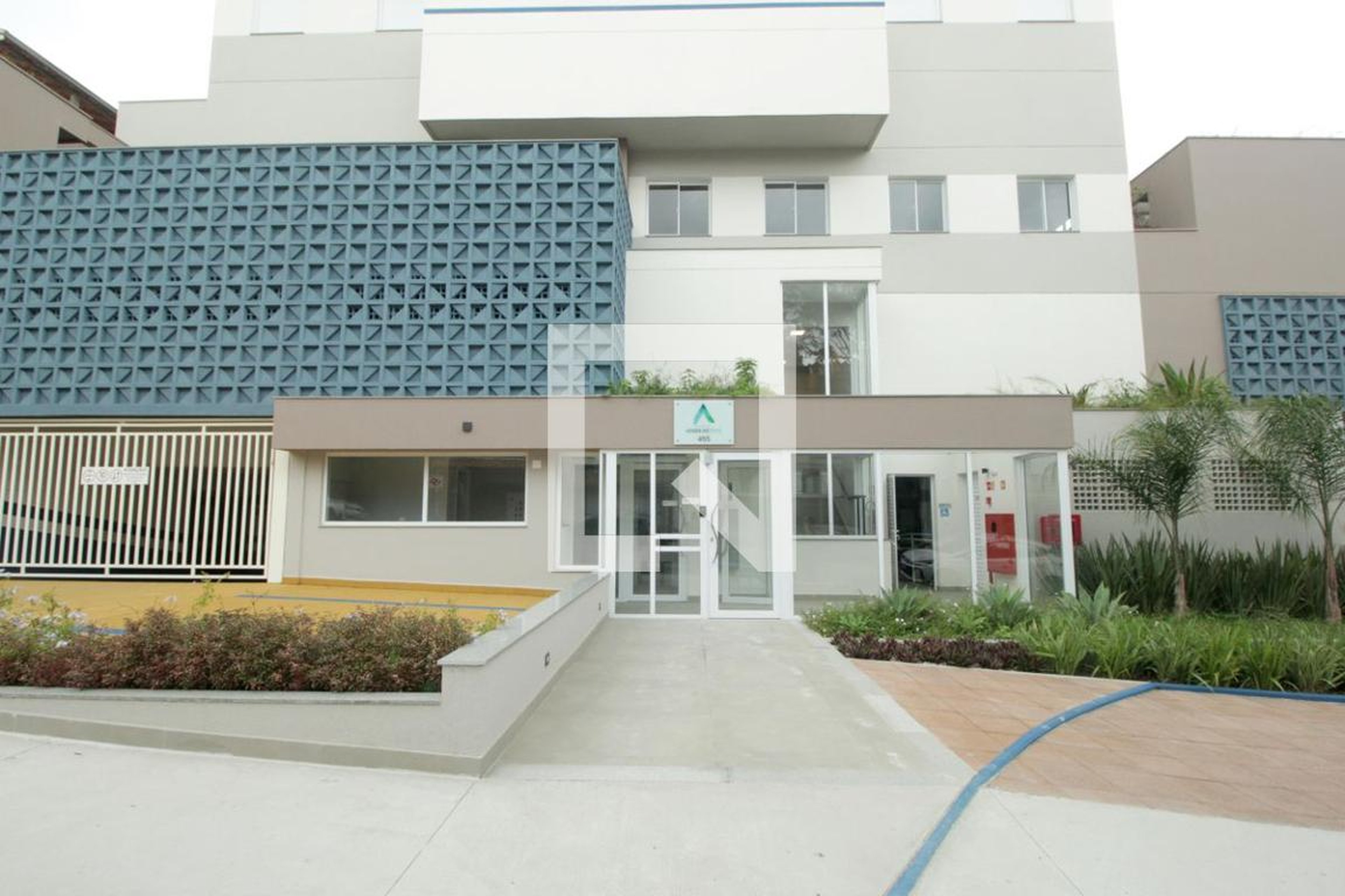 Fachada Condomínio em Rua Aimbere, 458