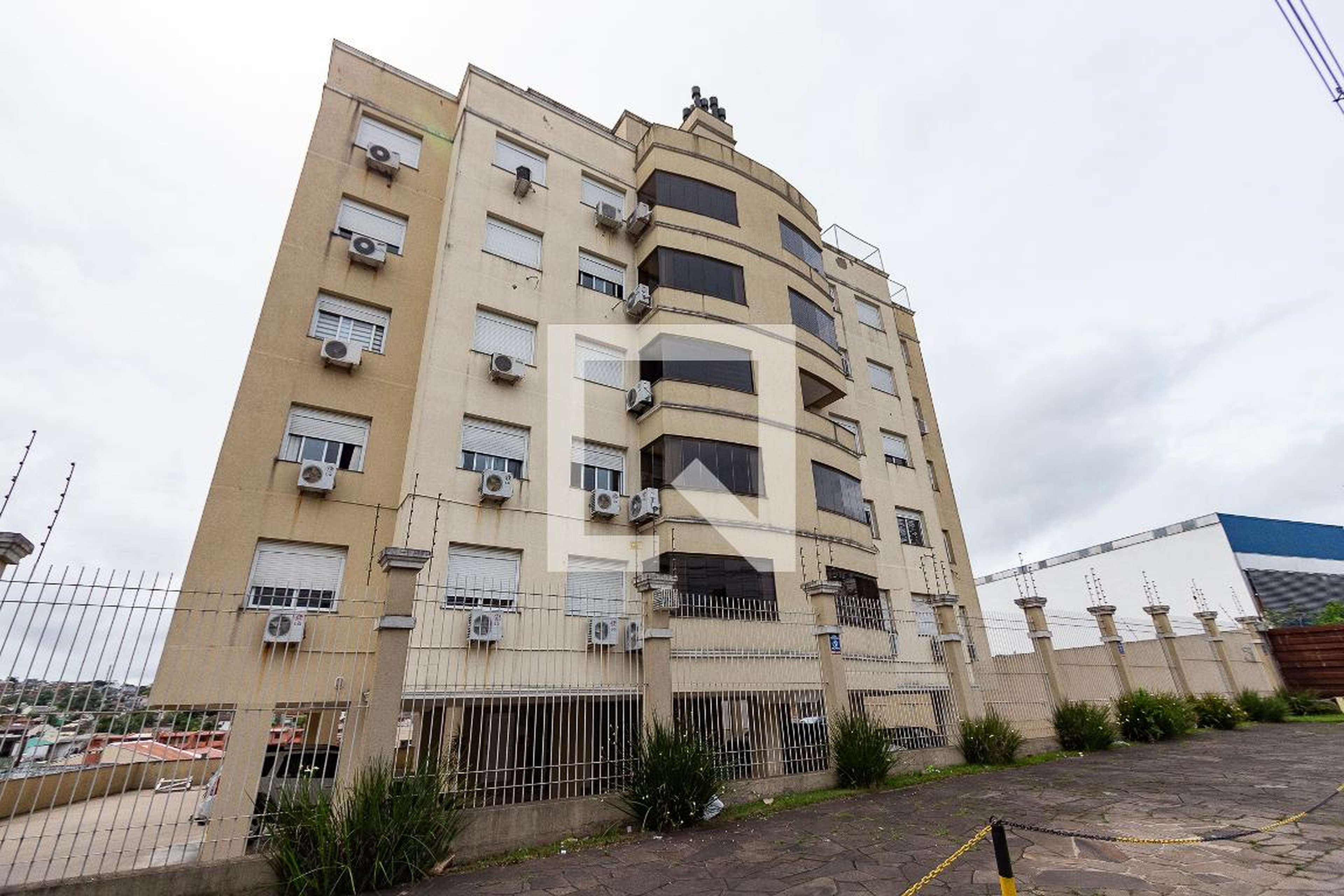 Fachada Condomínio em Avenida Professor Oscar Pereira, 2338