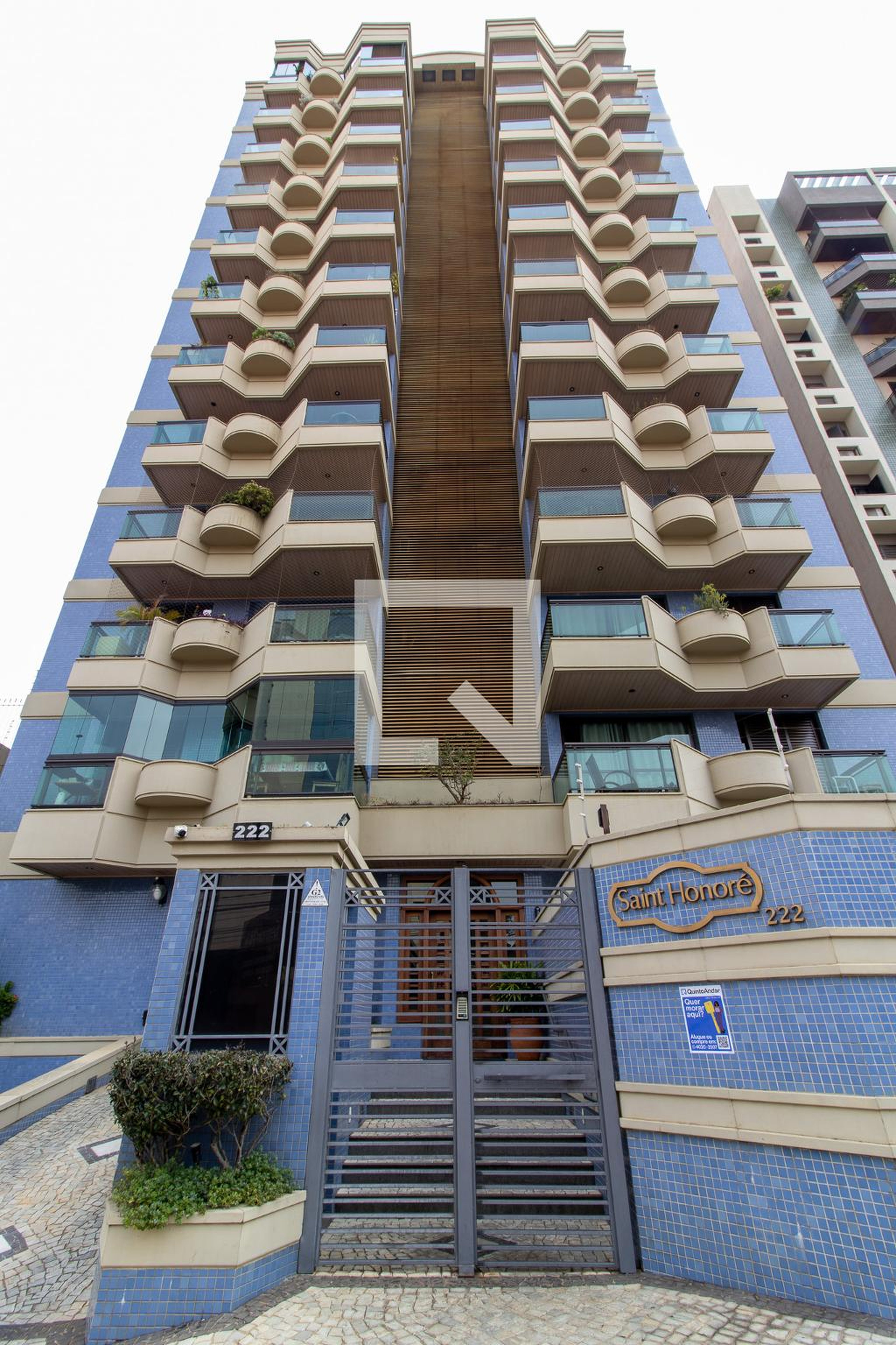 fachada Condomínio em Rua Coronel Francisco Andrade Coutinho, 222