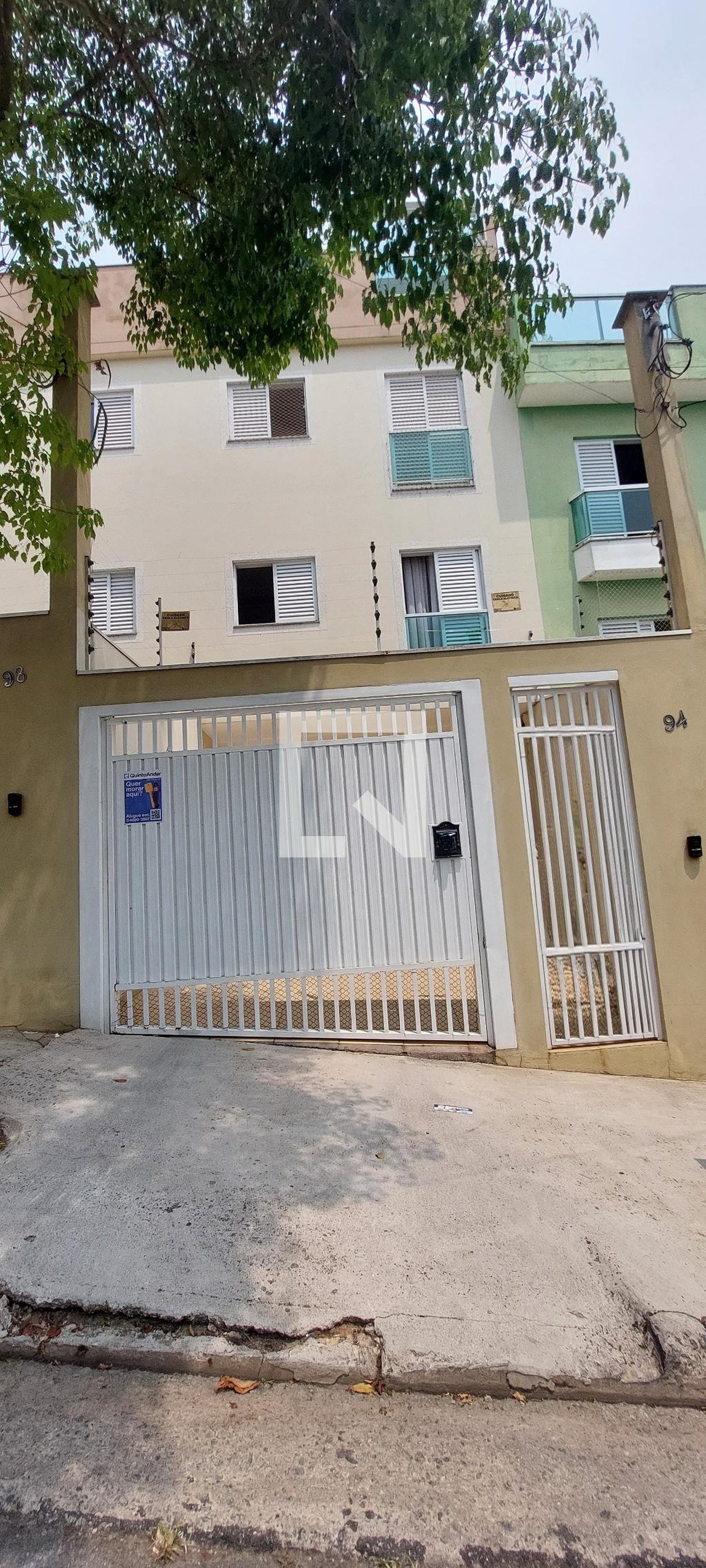 Fachada Condomínio em Rua Damasco, 94