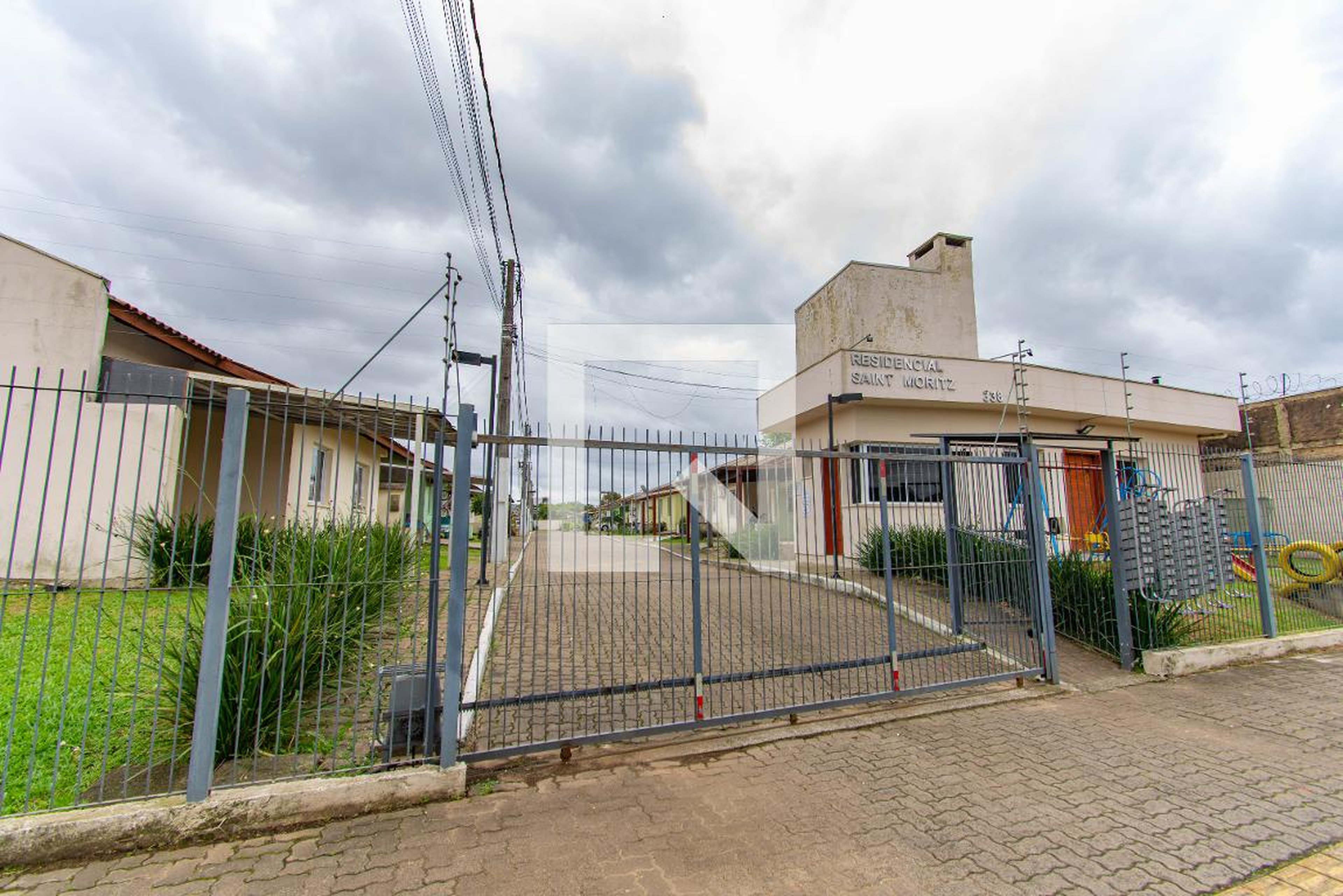 Fachada Condomínio em Rua Zulmiro Gomes da Silva, 338