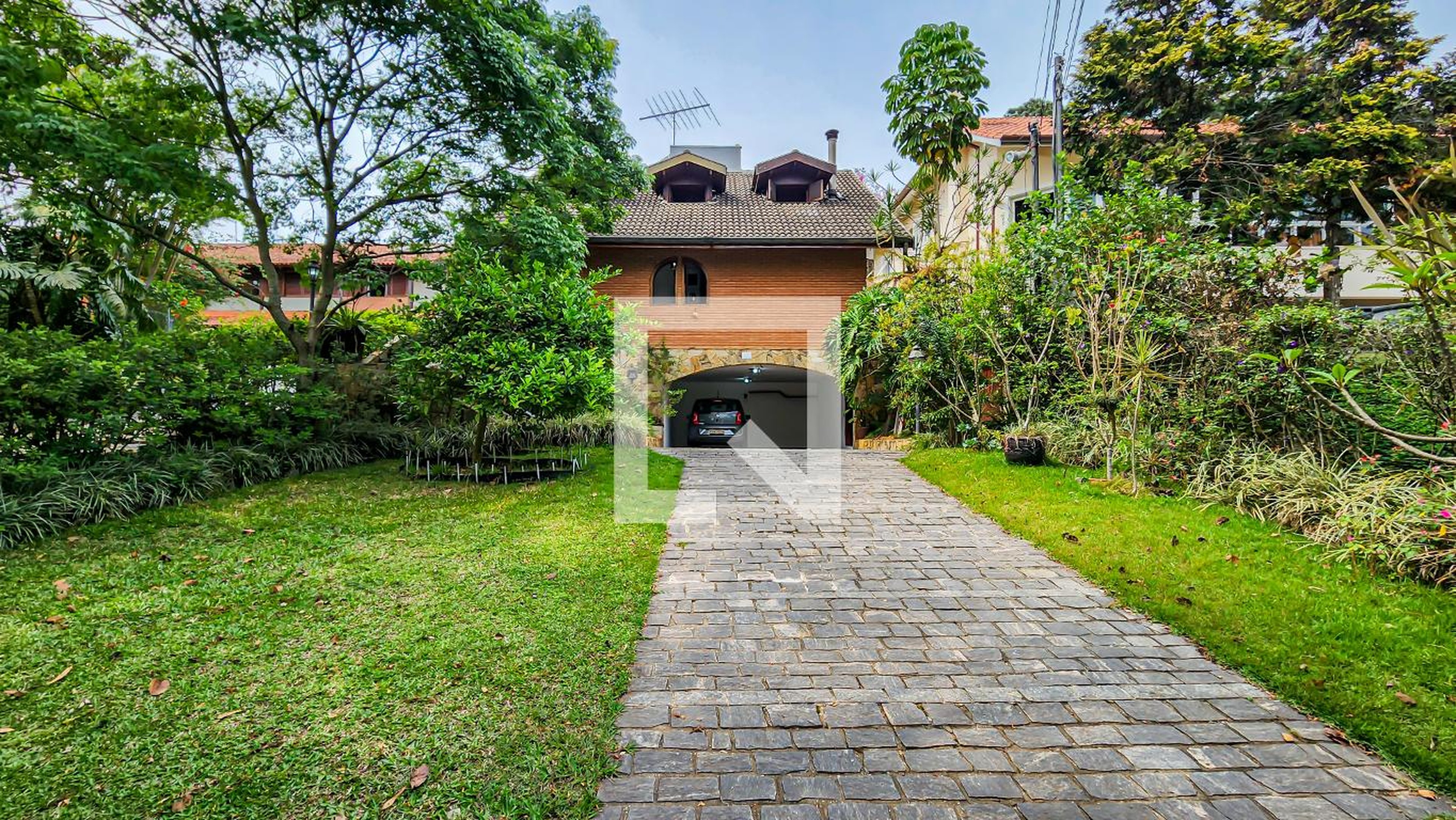 Fachada Condomínio em Alameda João de Barro, 142