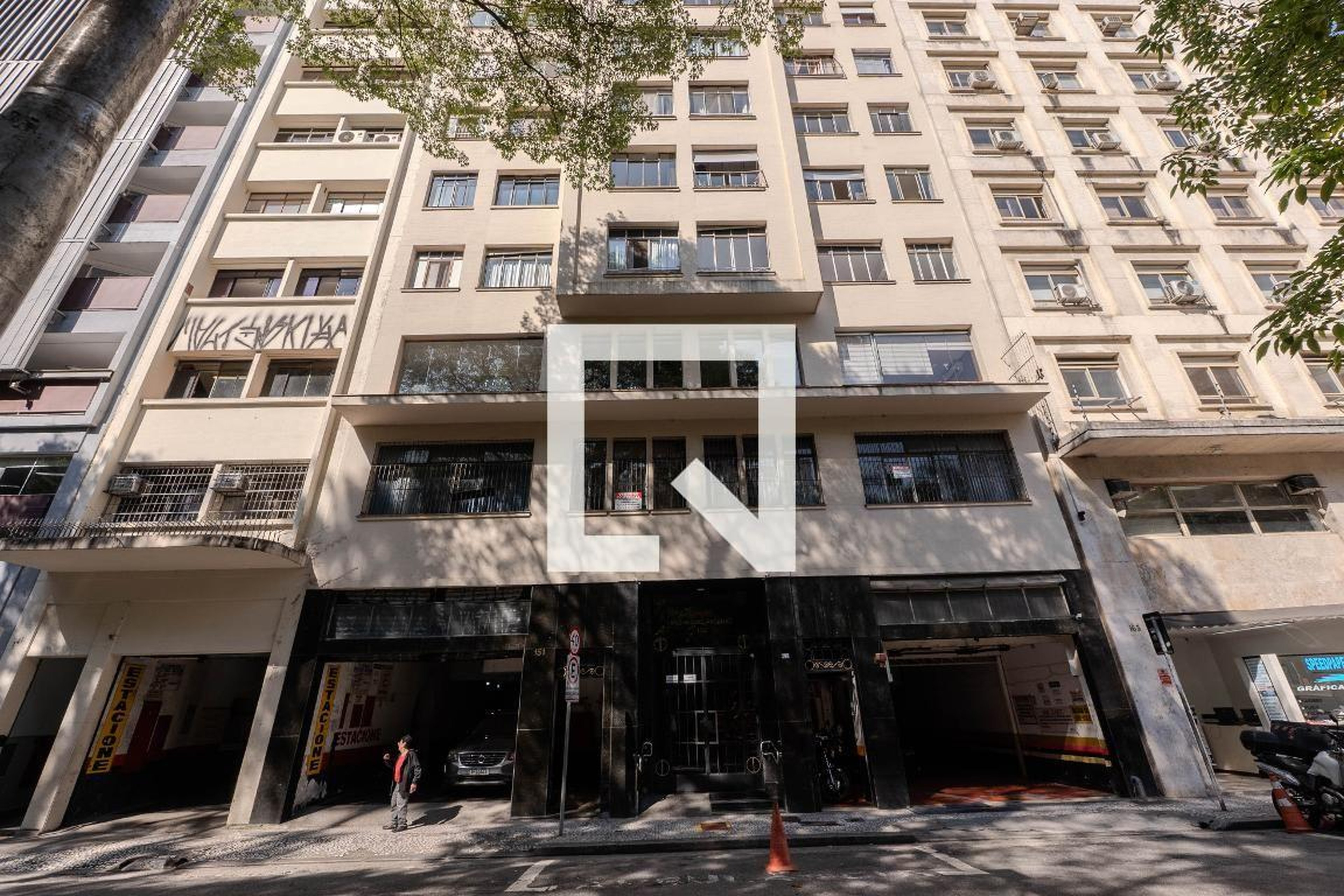 Fachada Edifício e São Miguel Arcanjo