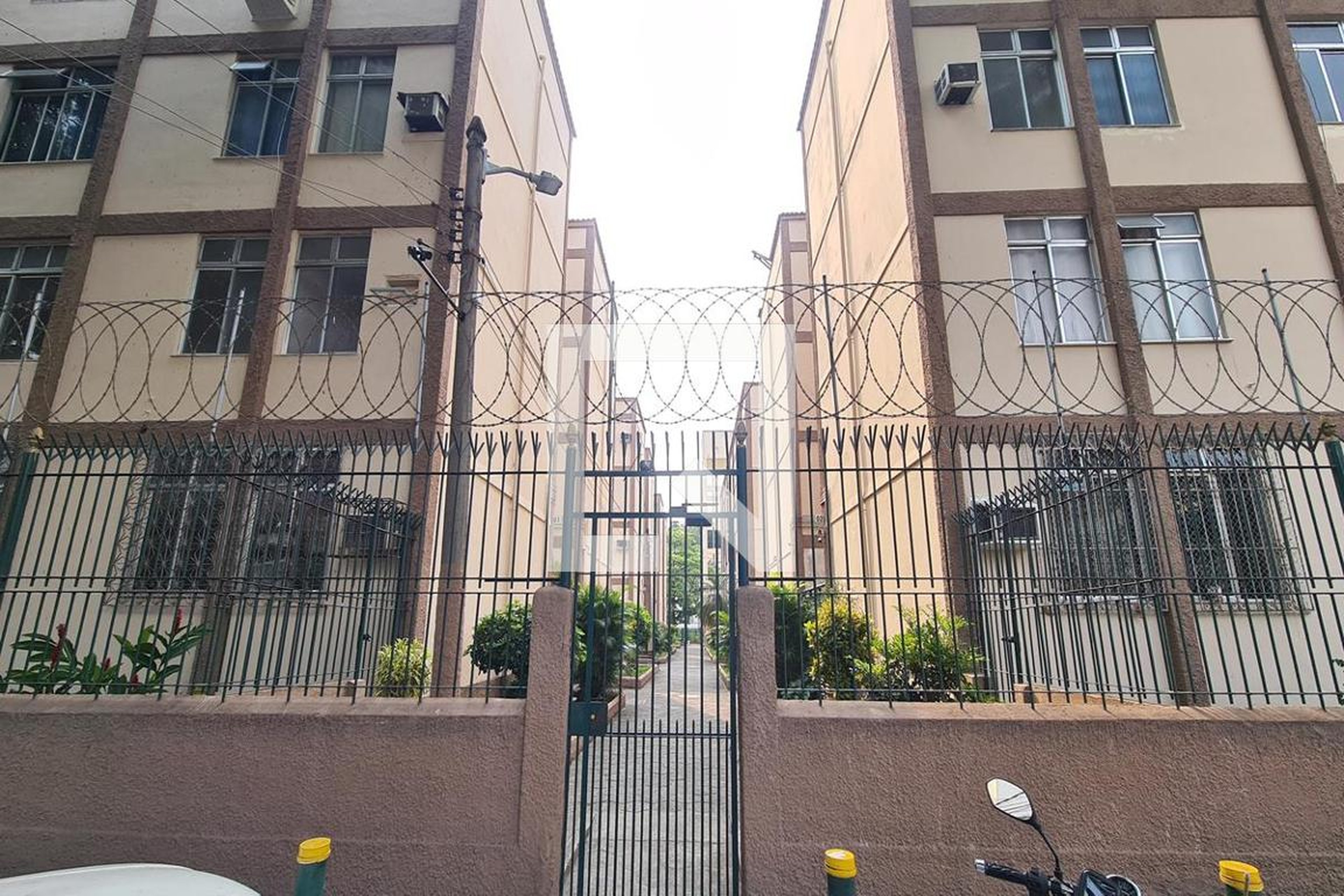 Fachada do Condomínio Condomínio Roselien I