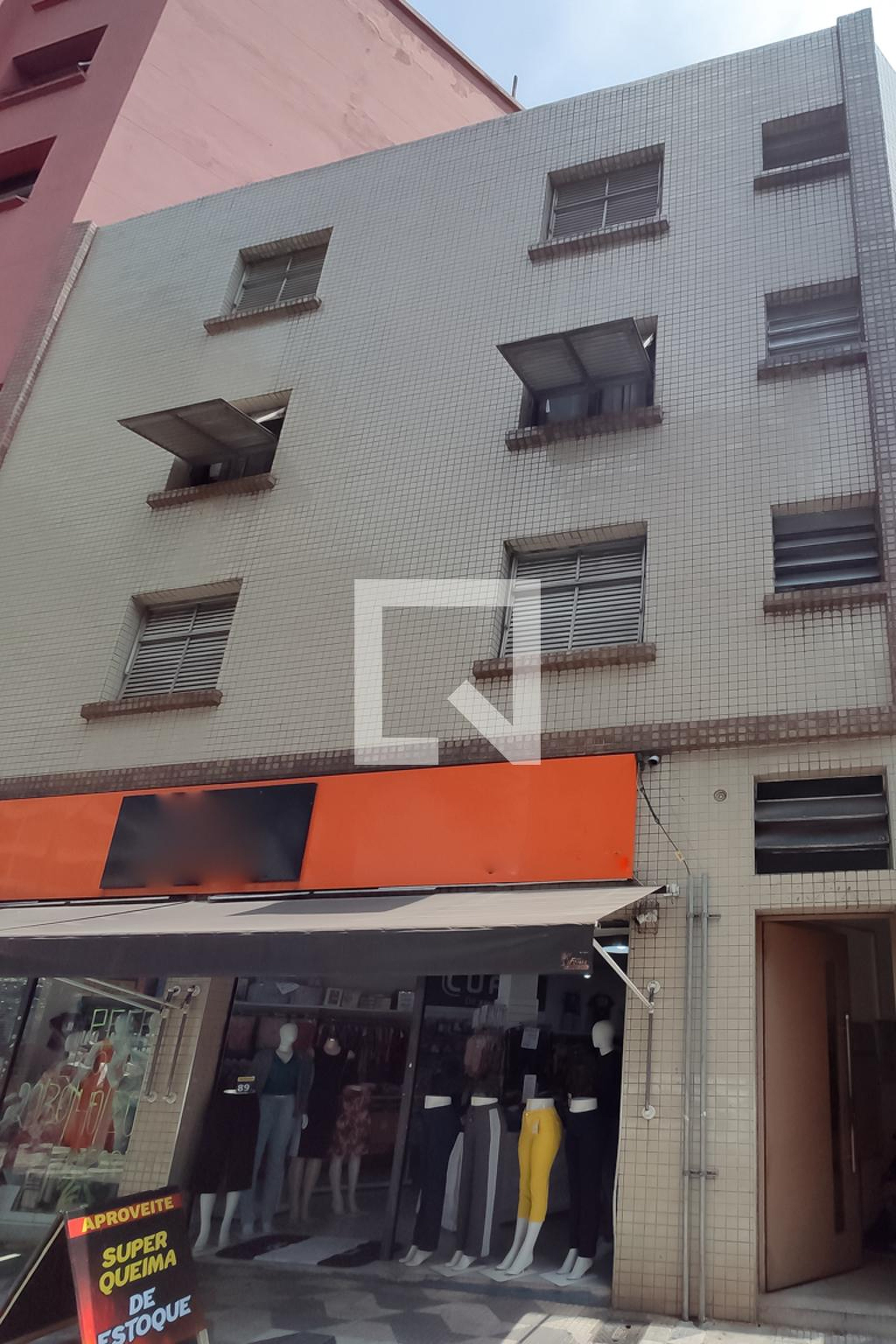 Fachada Condomínio em Rua Peixoto Gomide, 448