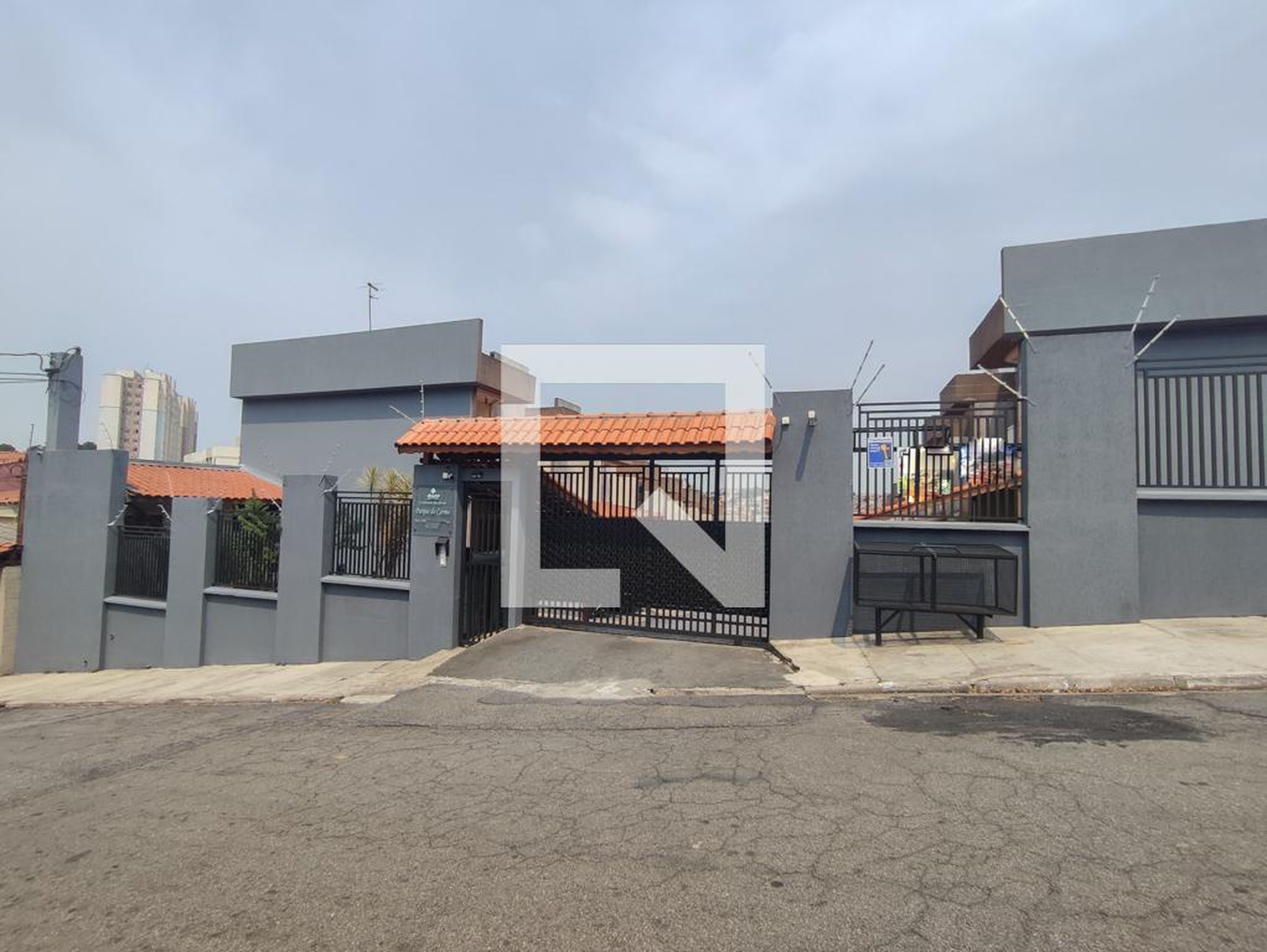 Fachada Condomínio em Rua Alderico Alves de Freitas, 109