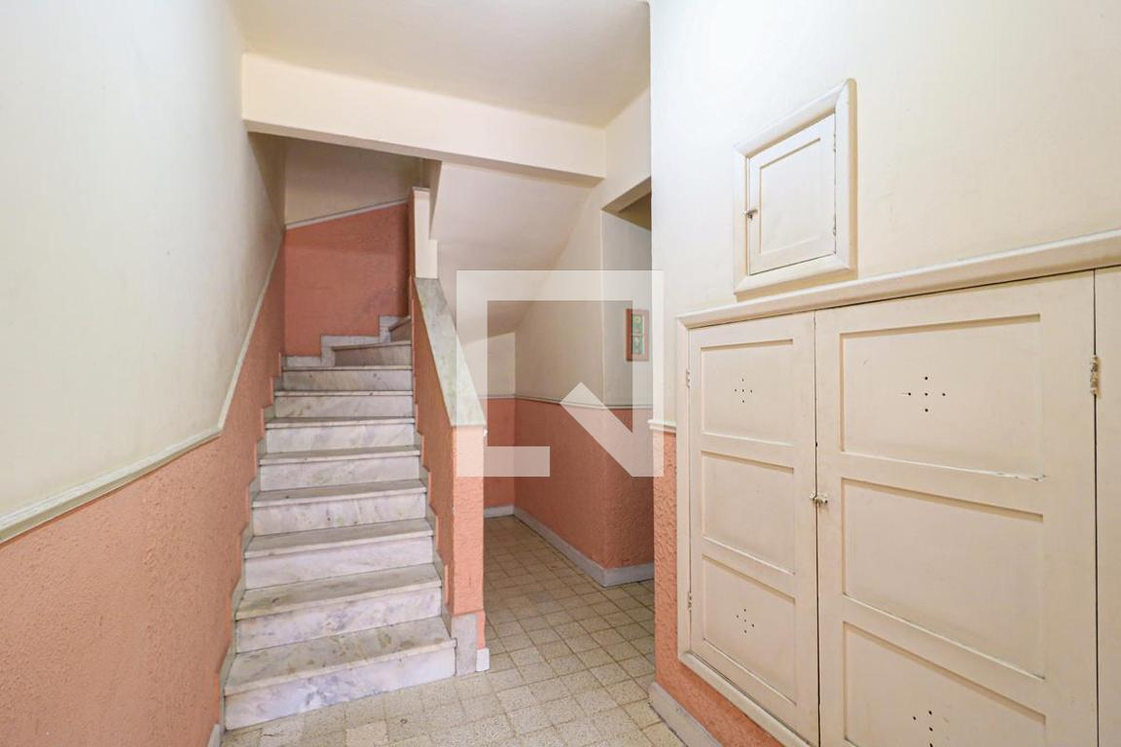 Hall de Entrada Condomínio em Rua Carneiro da Rocha, 343