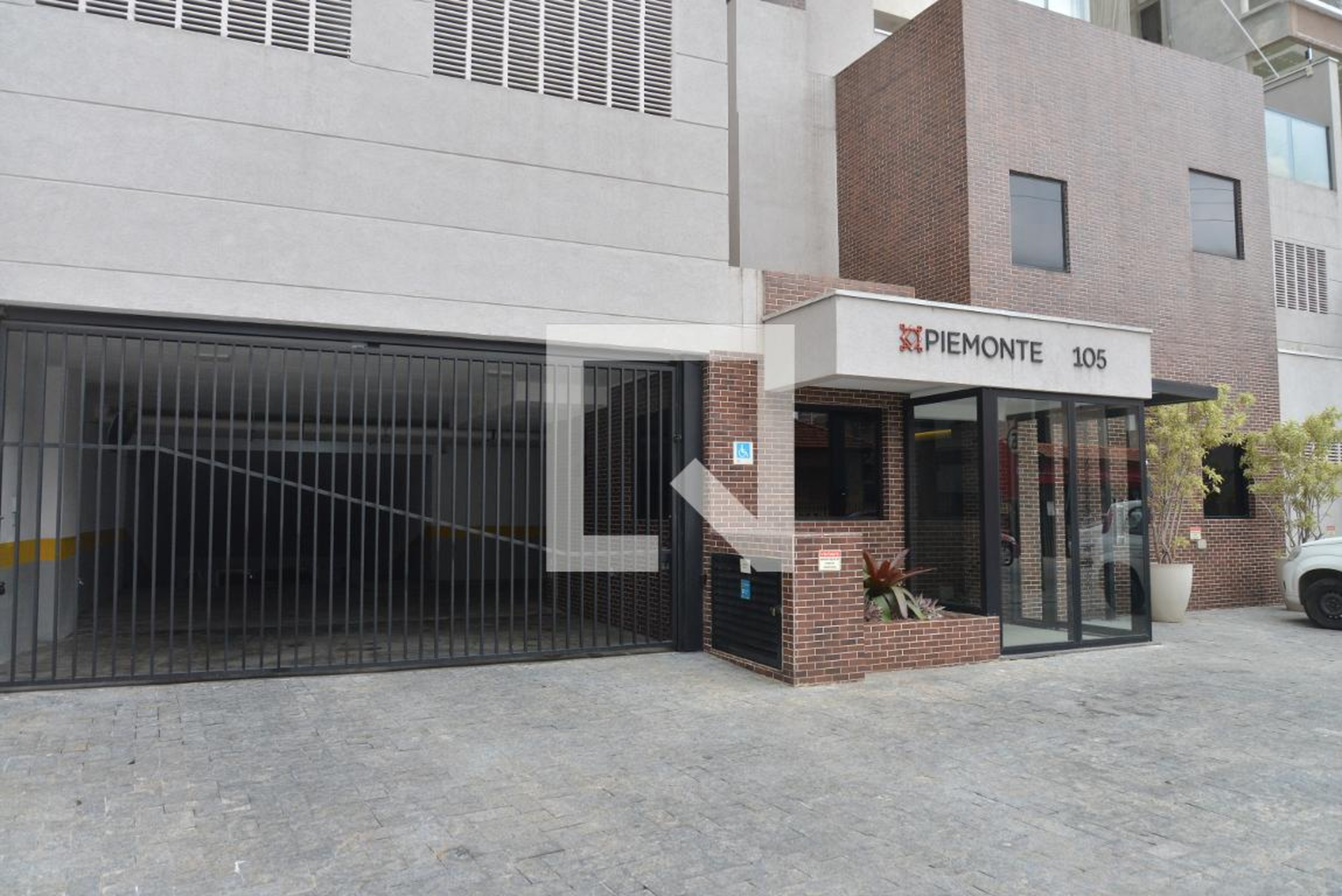 Fachada Condomínio em Alameda Francisco Alves, 102