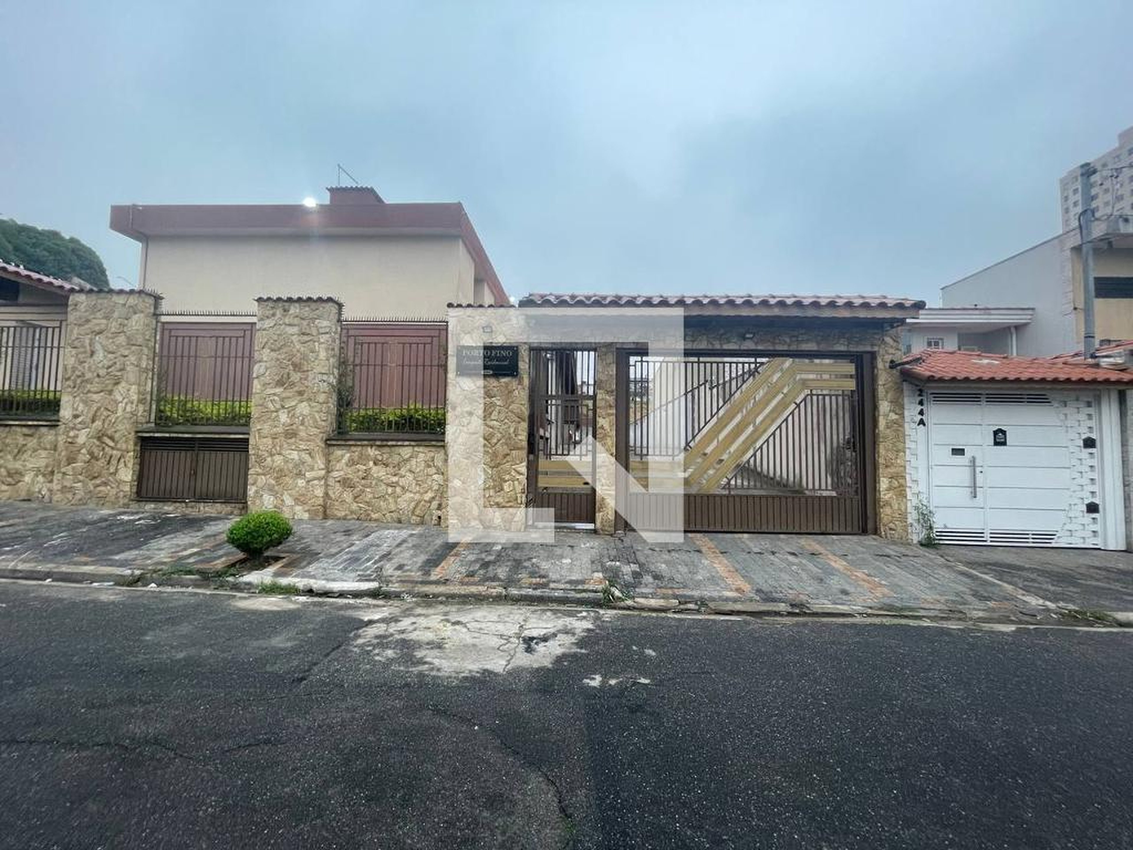 Fachada Condomínio em Rua Paes Landin, 254