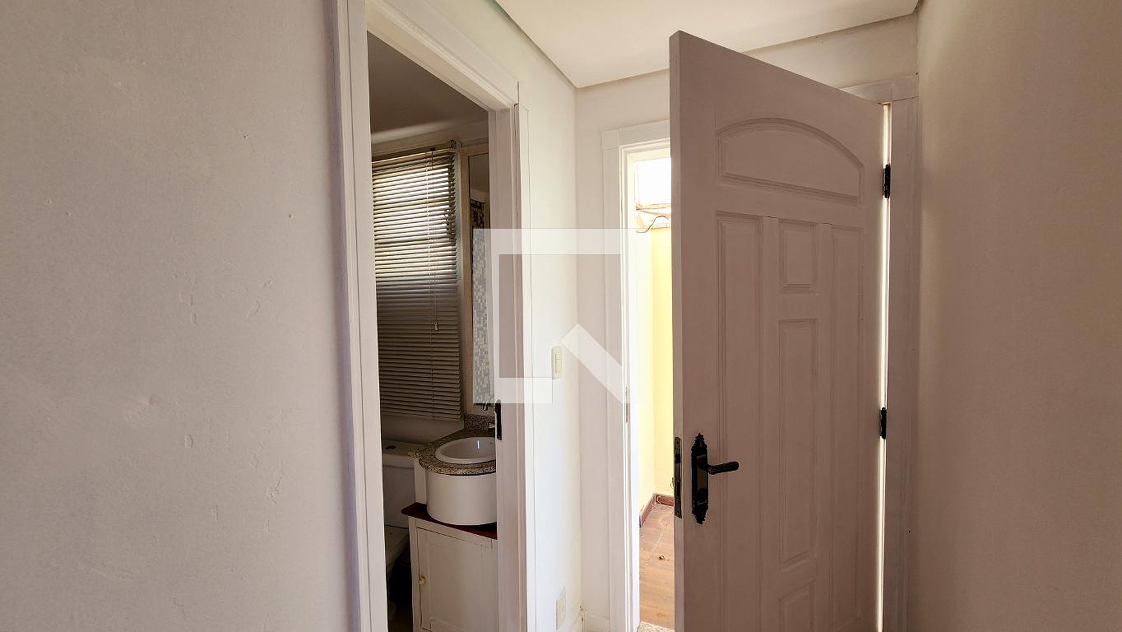 Hall de entrada Condomínio em Avenida Antônio Frederico Ozanan, 1500