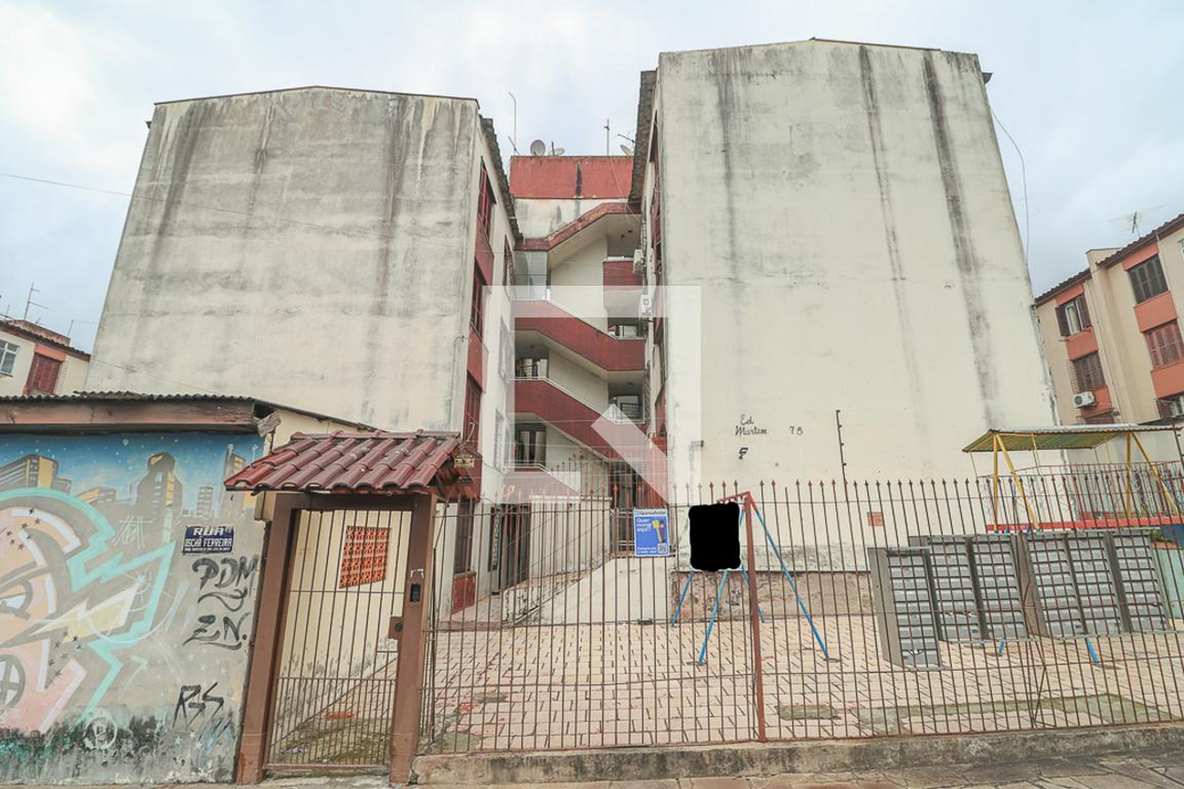 Fachada Condomínio em Rua Oscar Ferreira, 75