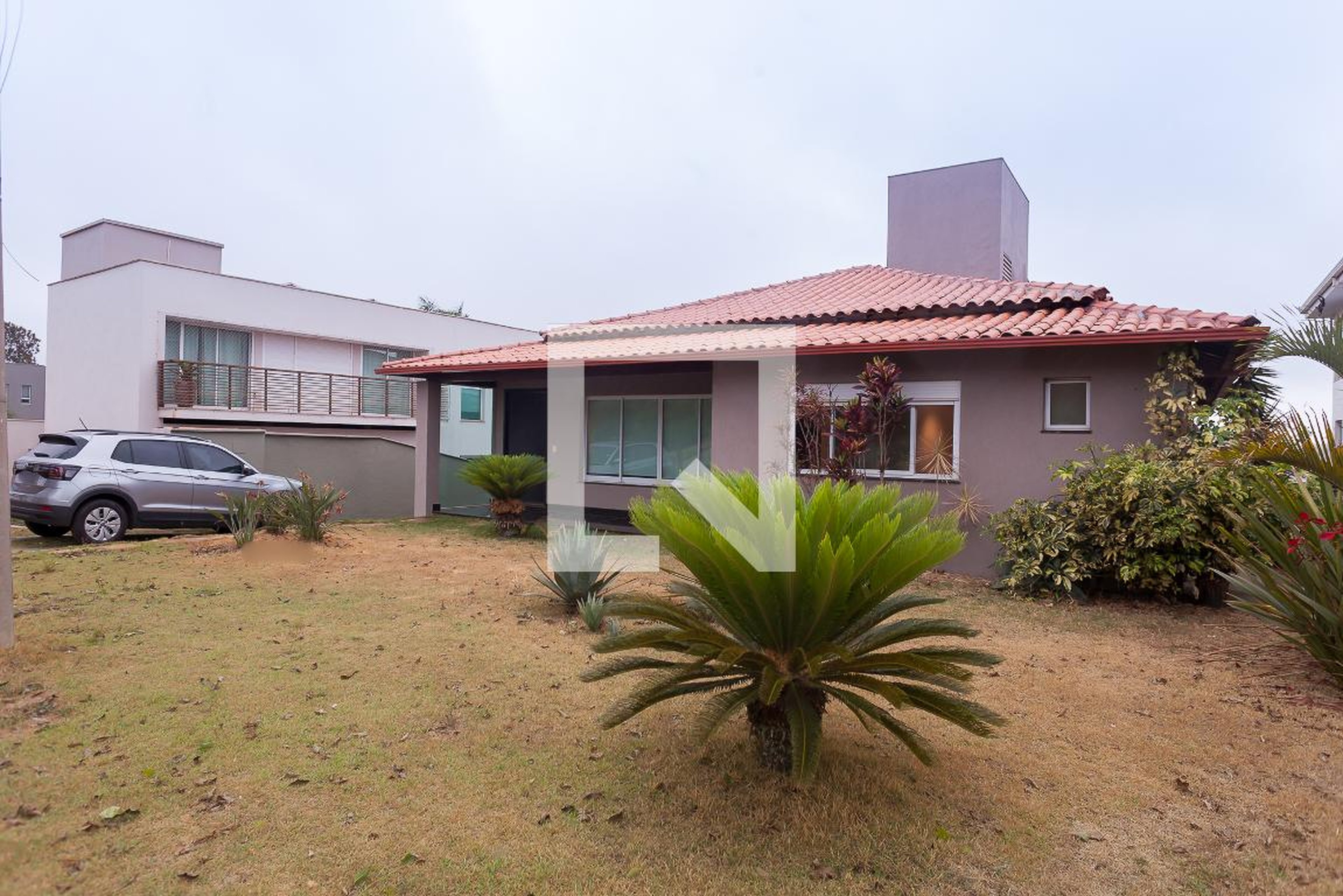 Fachada Condomínio em Rua dos Jatobás, 825