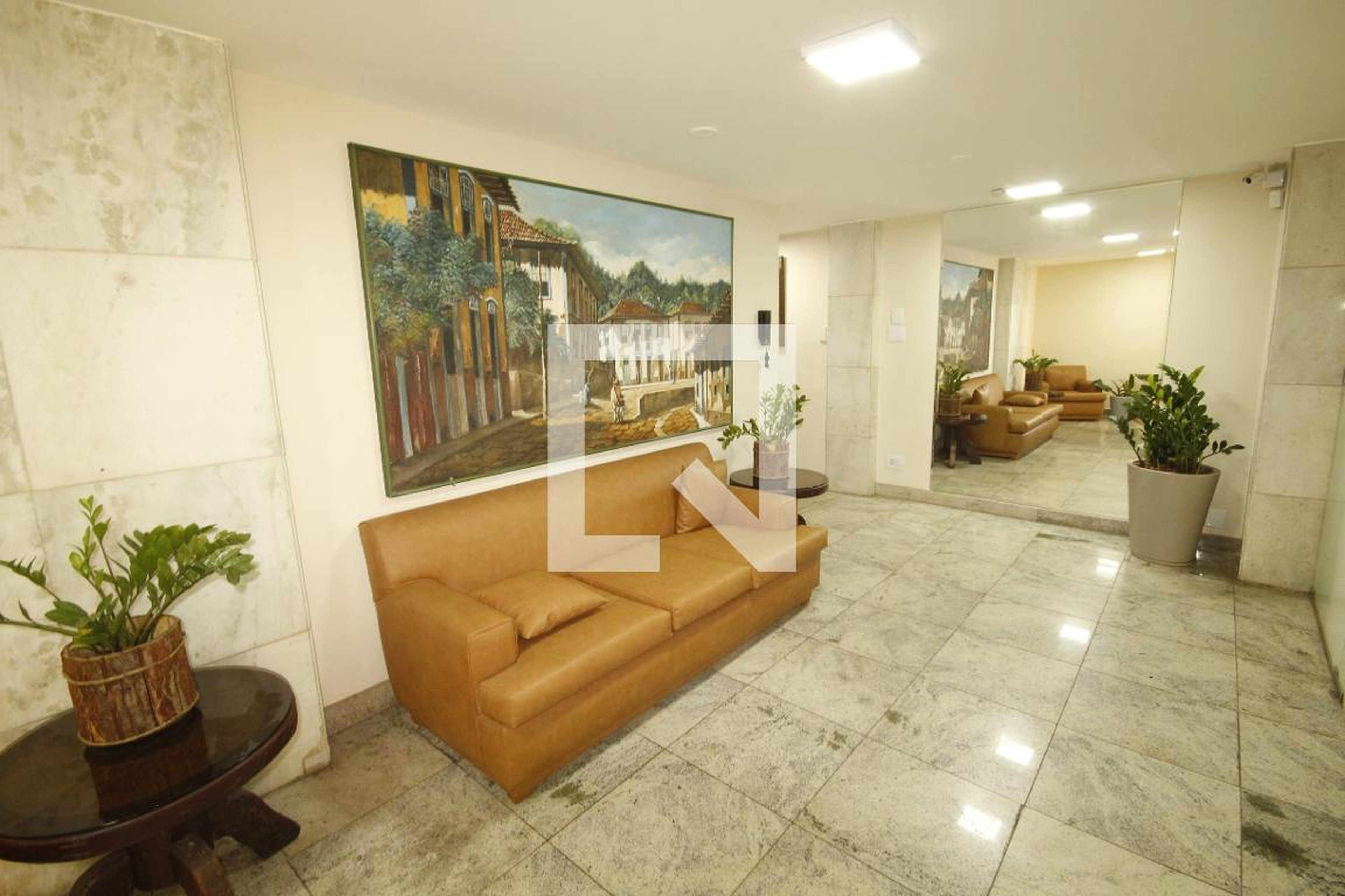 Hall de entrada Condomínio em Rua Muzambinho, 498