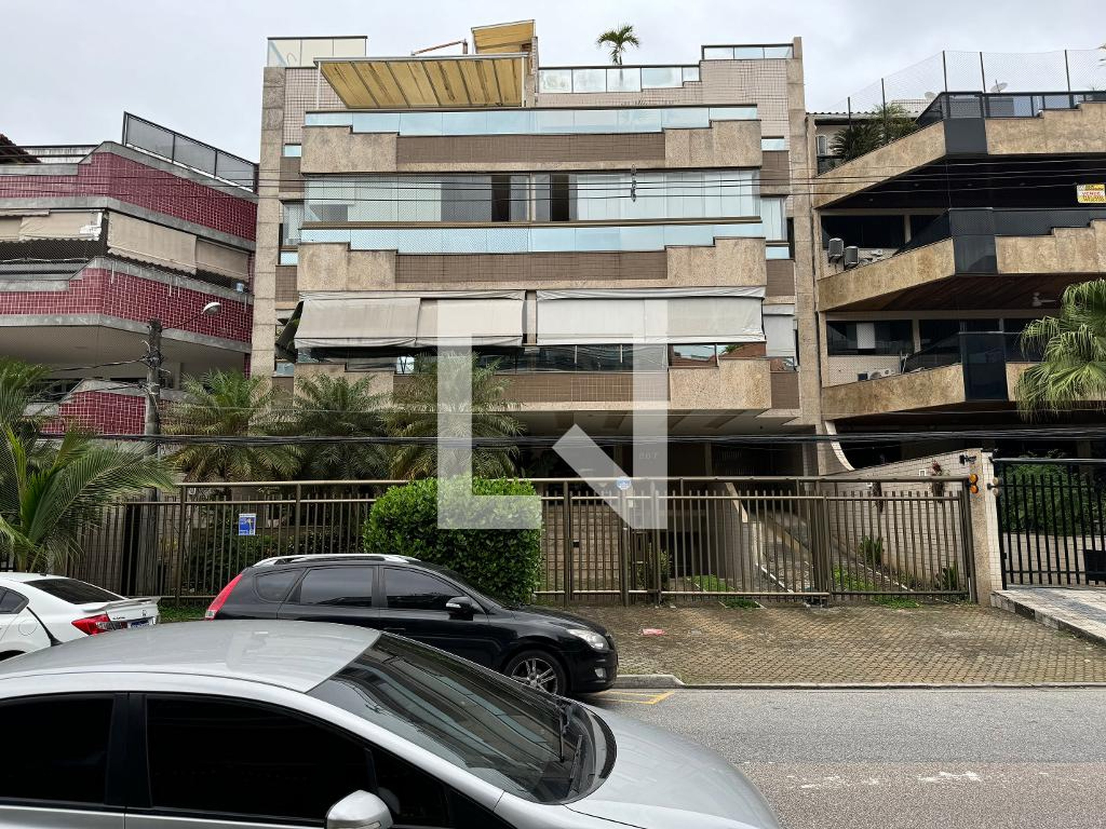 Fachada Condomínio em Rua Raul da Cunha Ribeiro, 207