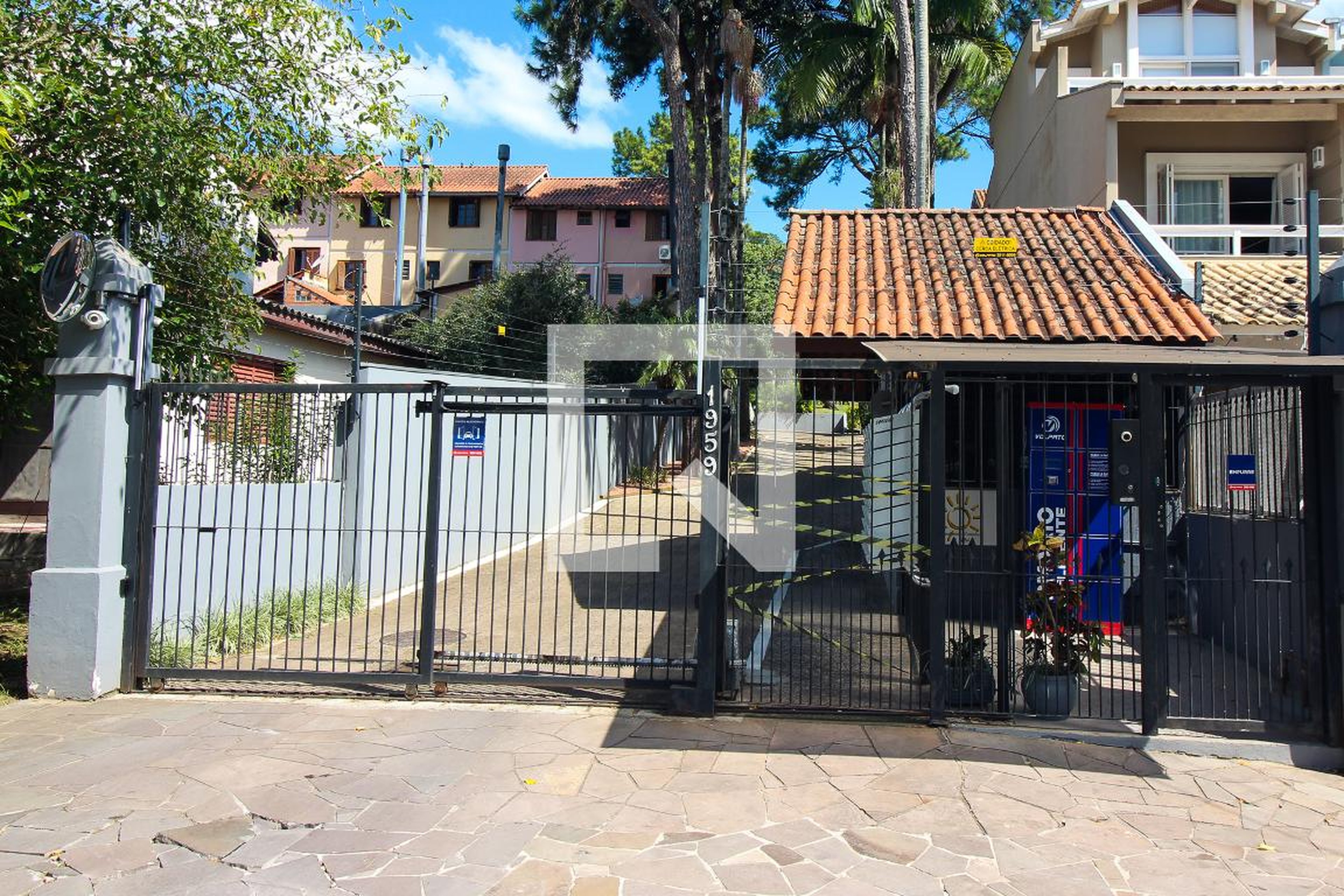 Fachada do condomínio Condomínio Caminhos do Sol