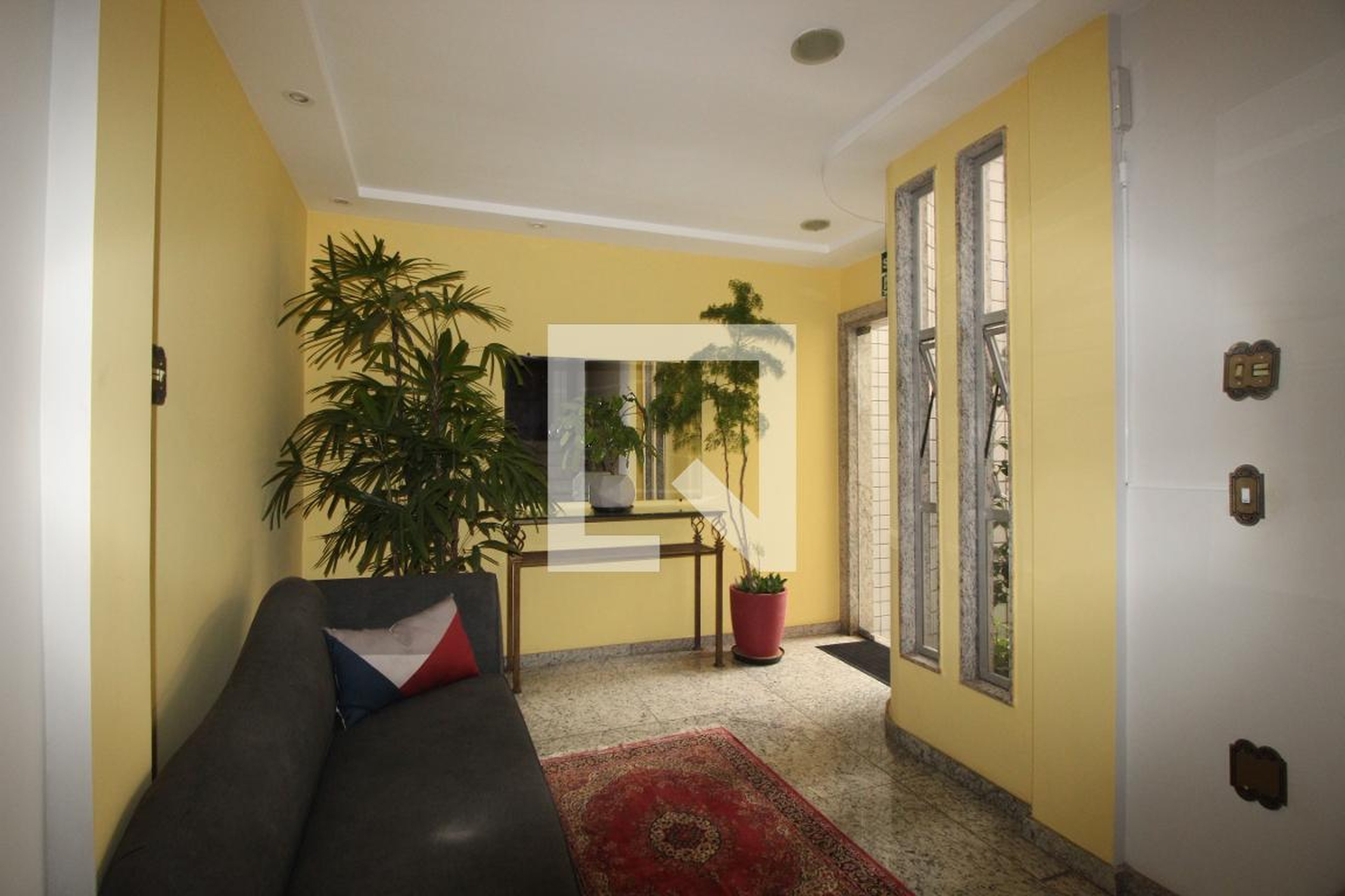 Entrada do prédio Condomínio em Rua Aspásia, 421