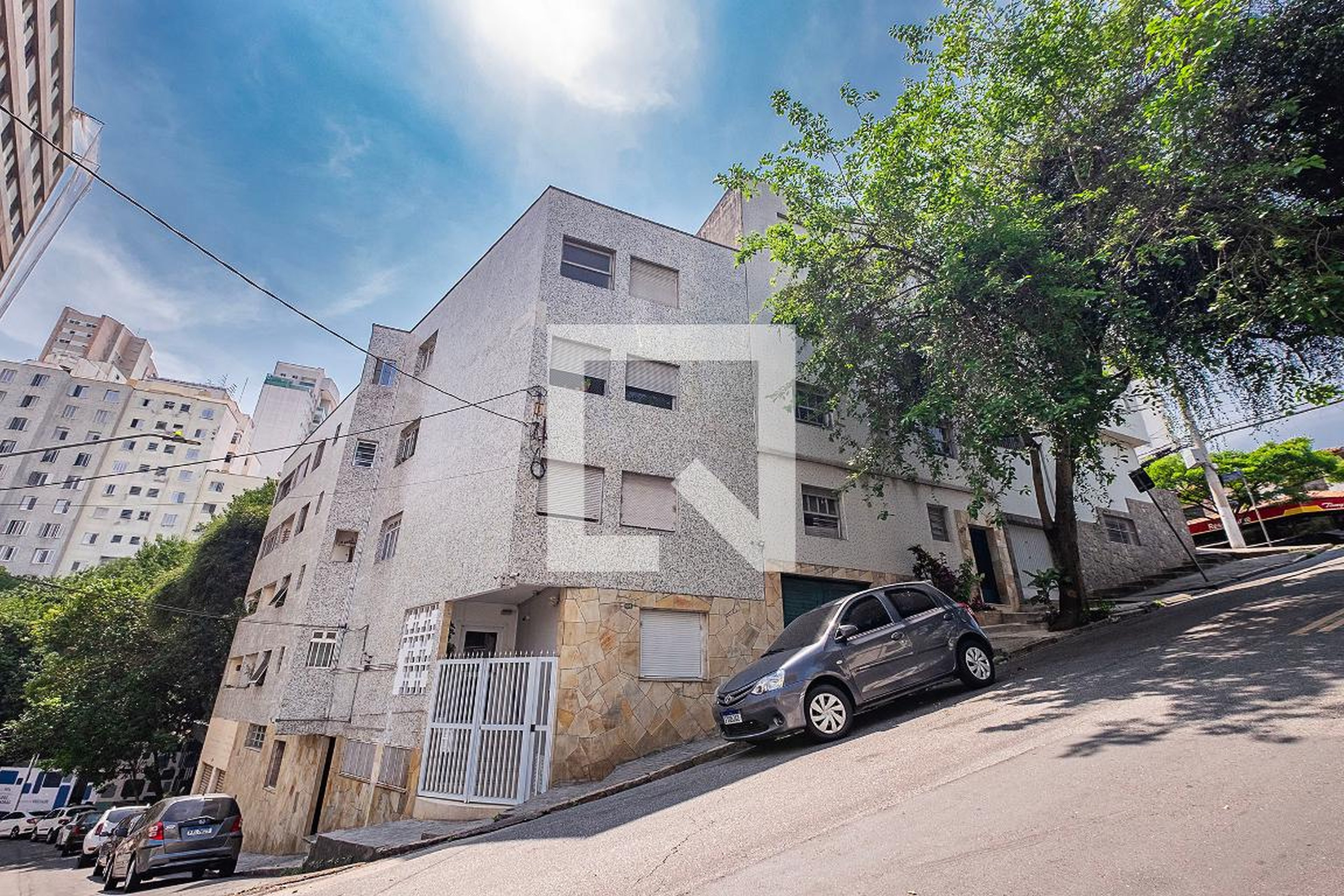 Fachada Condomínio em Rua Campevas, 686