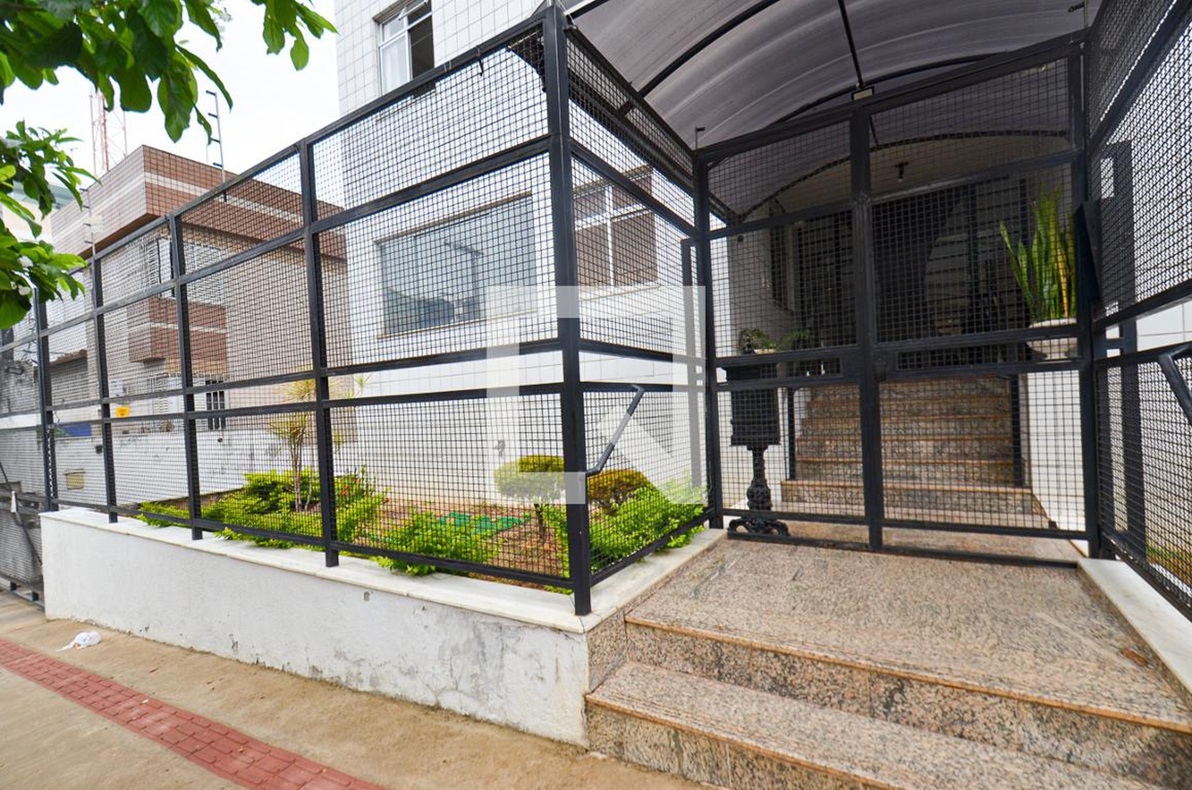 Fachada Condomínio em Rua José Barsand de Leucas, 216