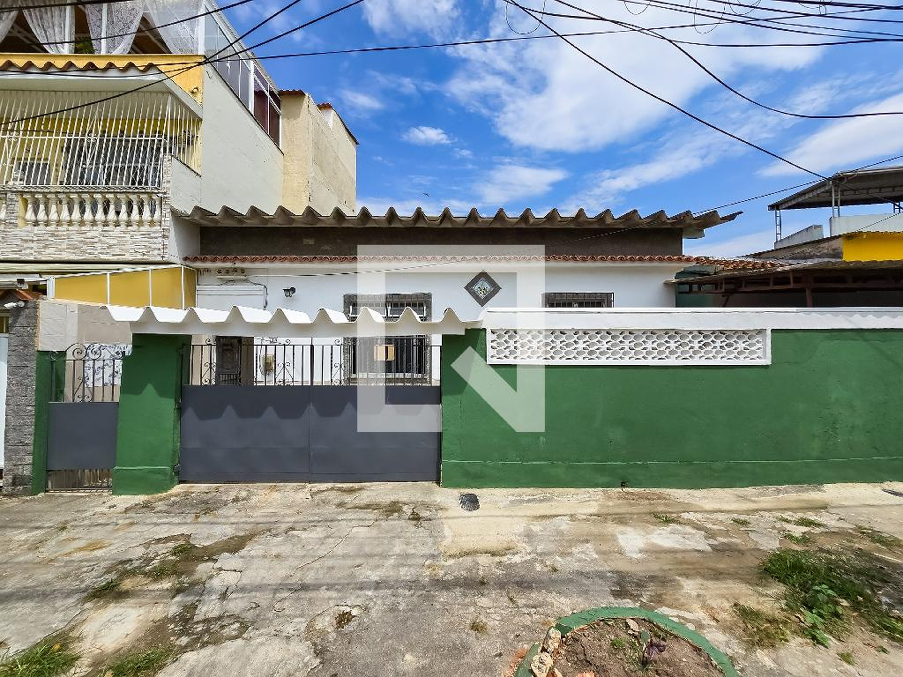 Fachada Condomínio em Rua Souza Águiar, 355