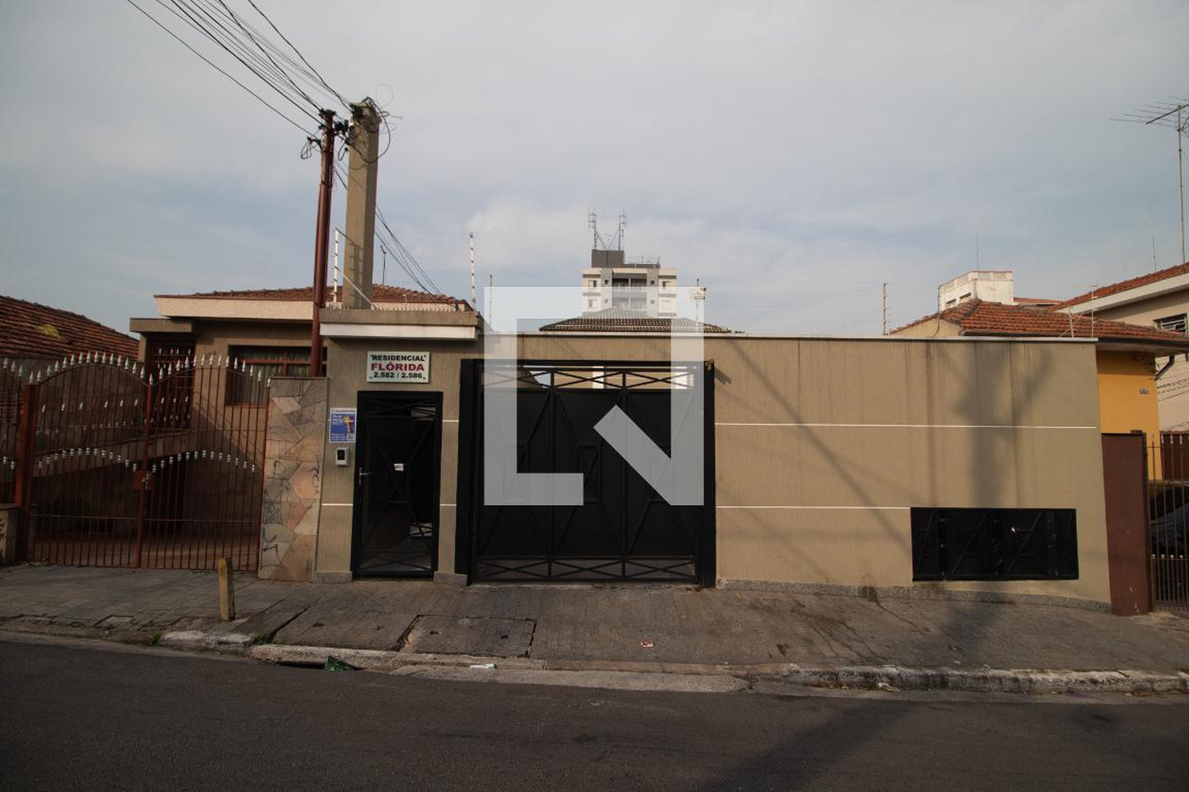 Fachada Condomínio em Rua Tanque Velho, 2582