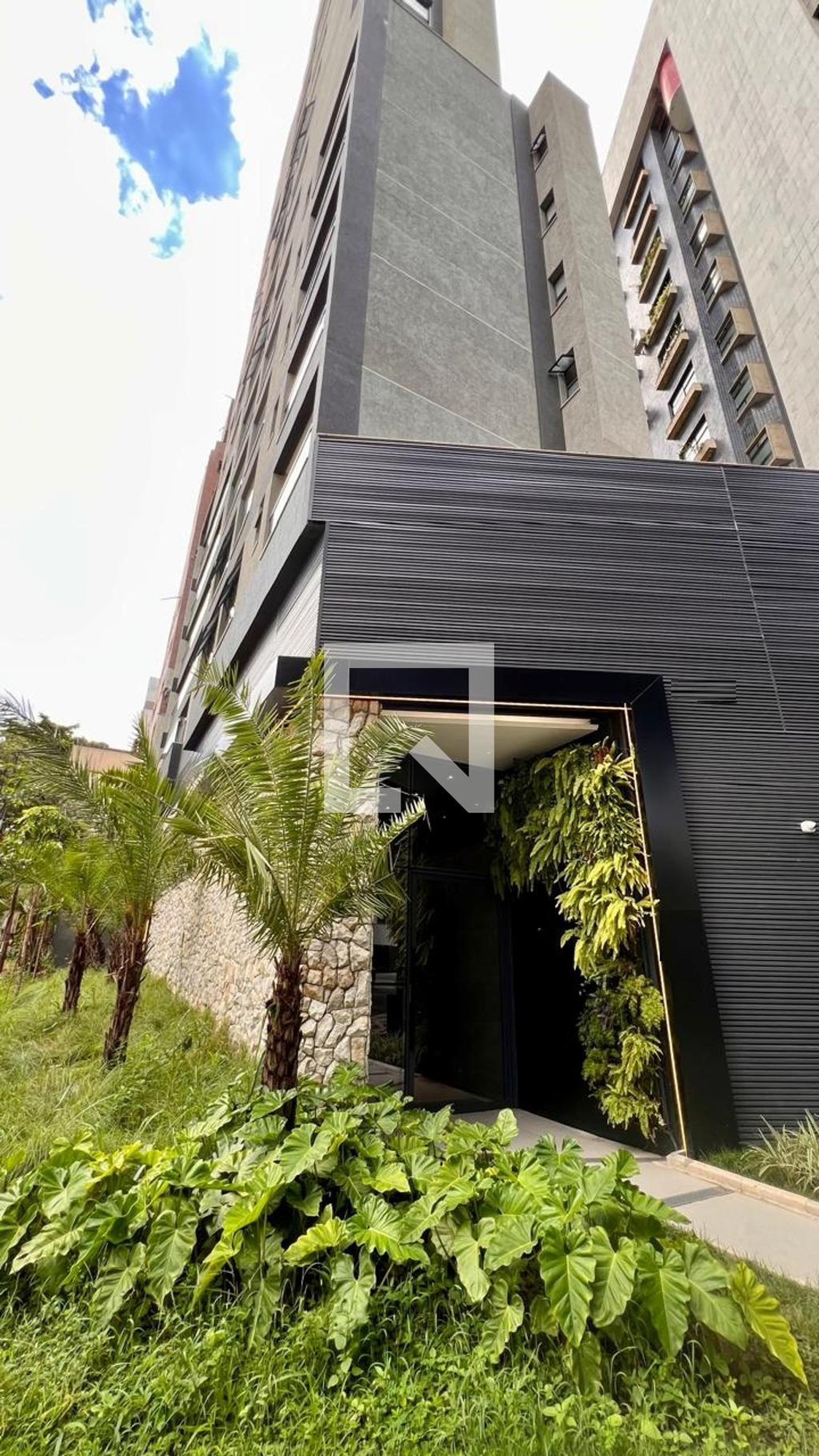 Fachada Condomínio em Rua Felipe dos Santos, 568