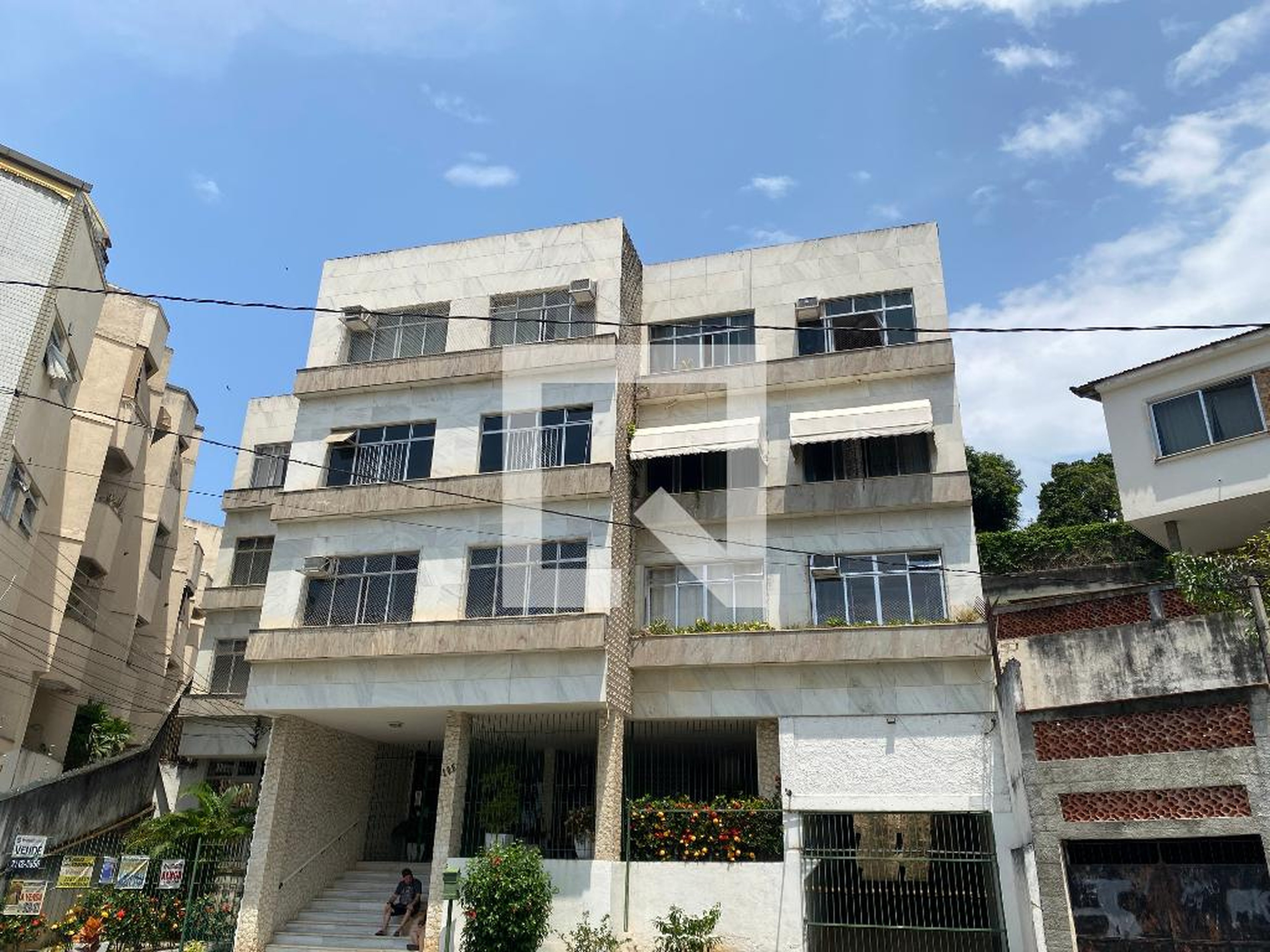 Fachada Condomínio em Rua Nambi, 145