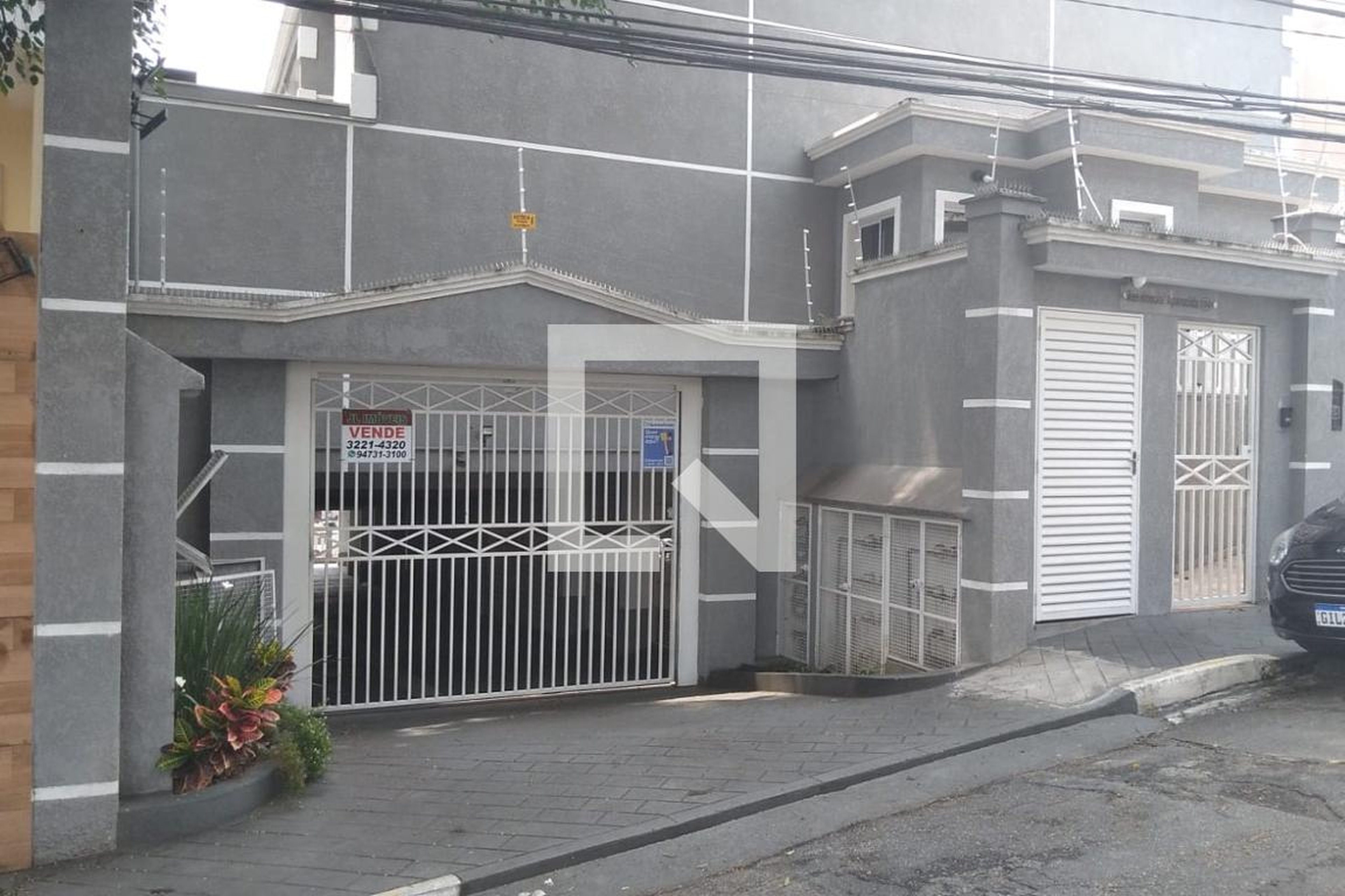 Fachada Condomínio em Rua José Justino Pereira, 104