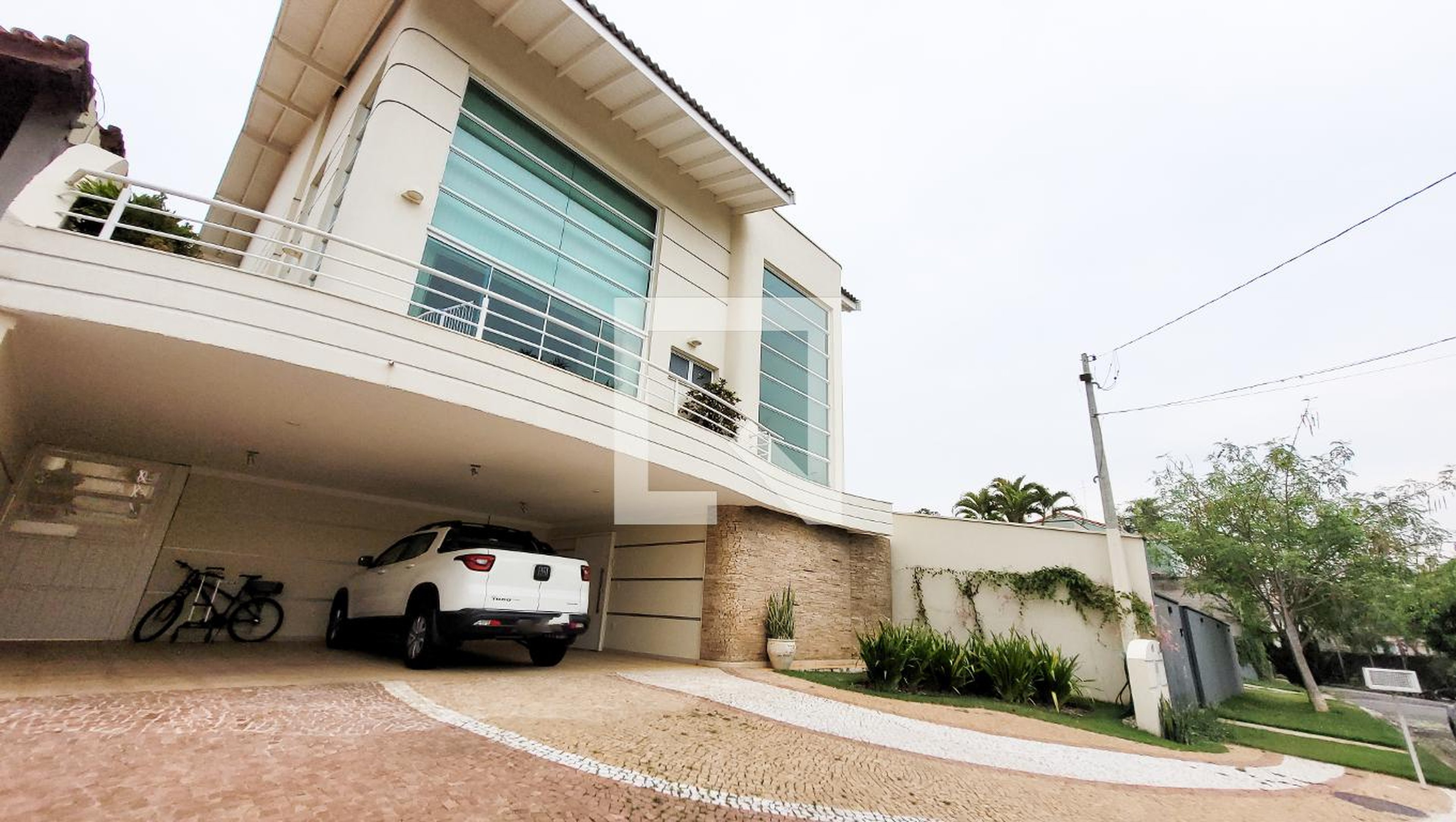 Fachada Condomínio em Rua Babaçú, 100