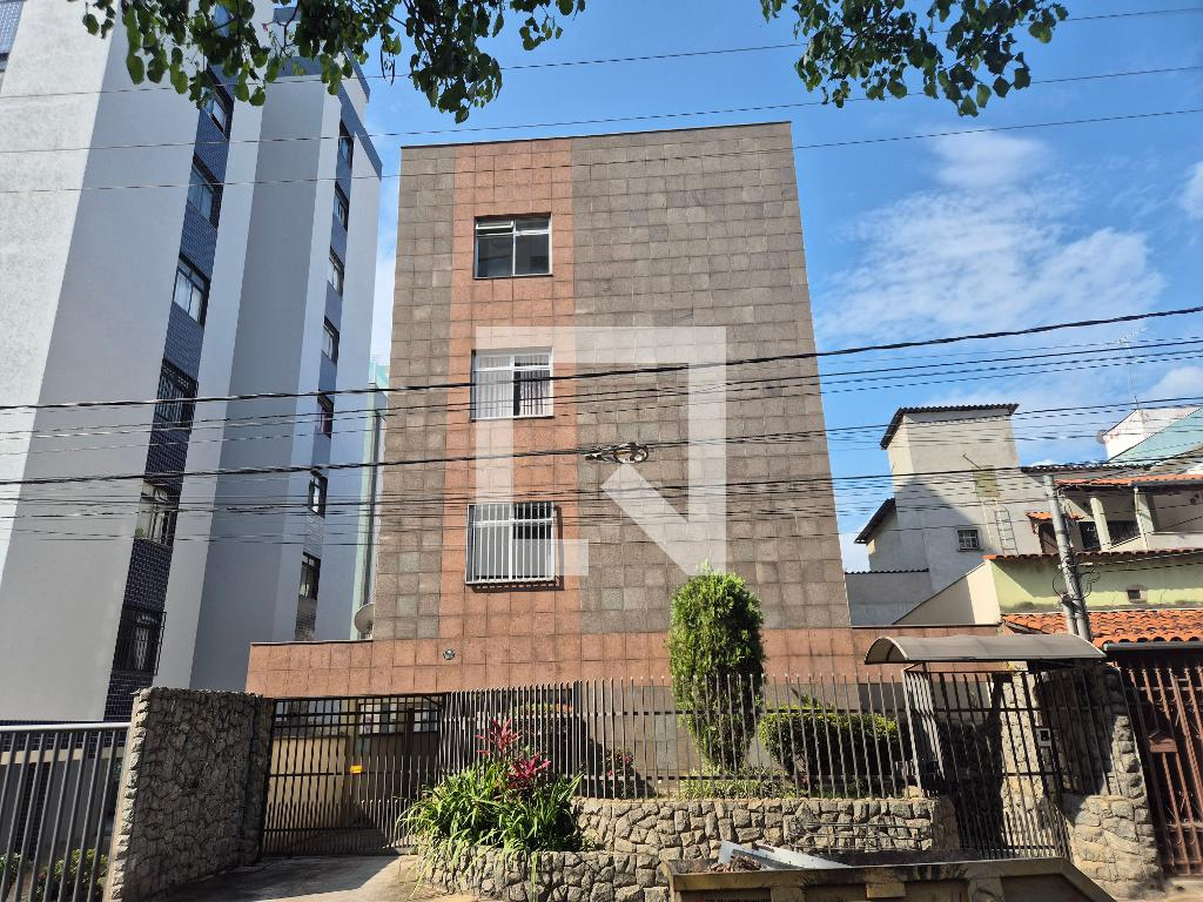 Fachada Condomínio em Rua Professor Lincoln Continentino, 181