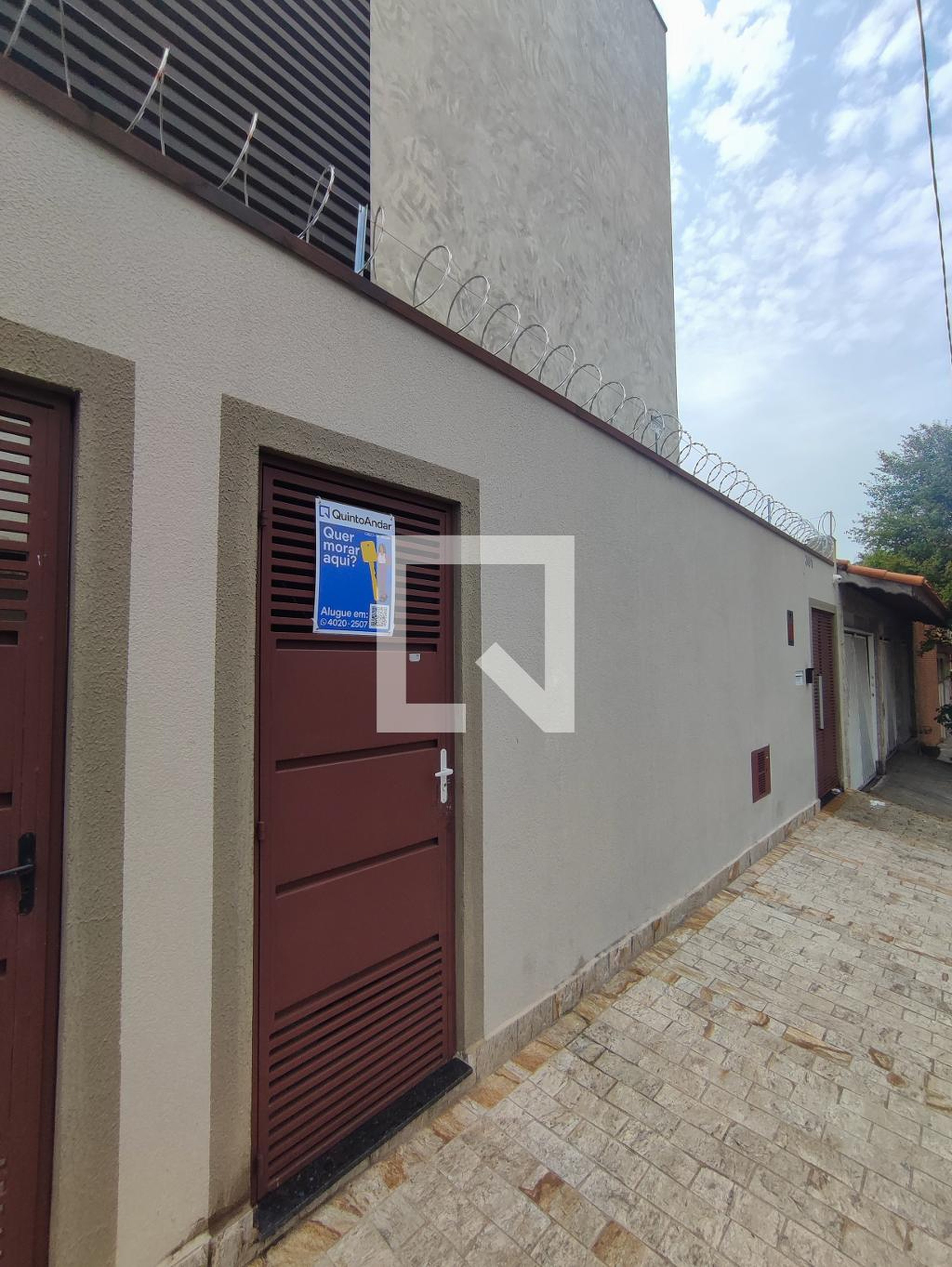 Fachada Condomínio em Rua Carvalho de Almeida, 41