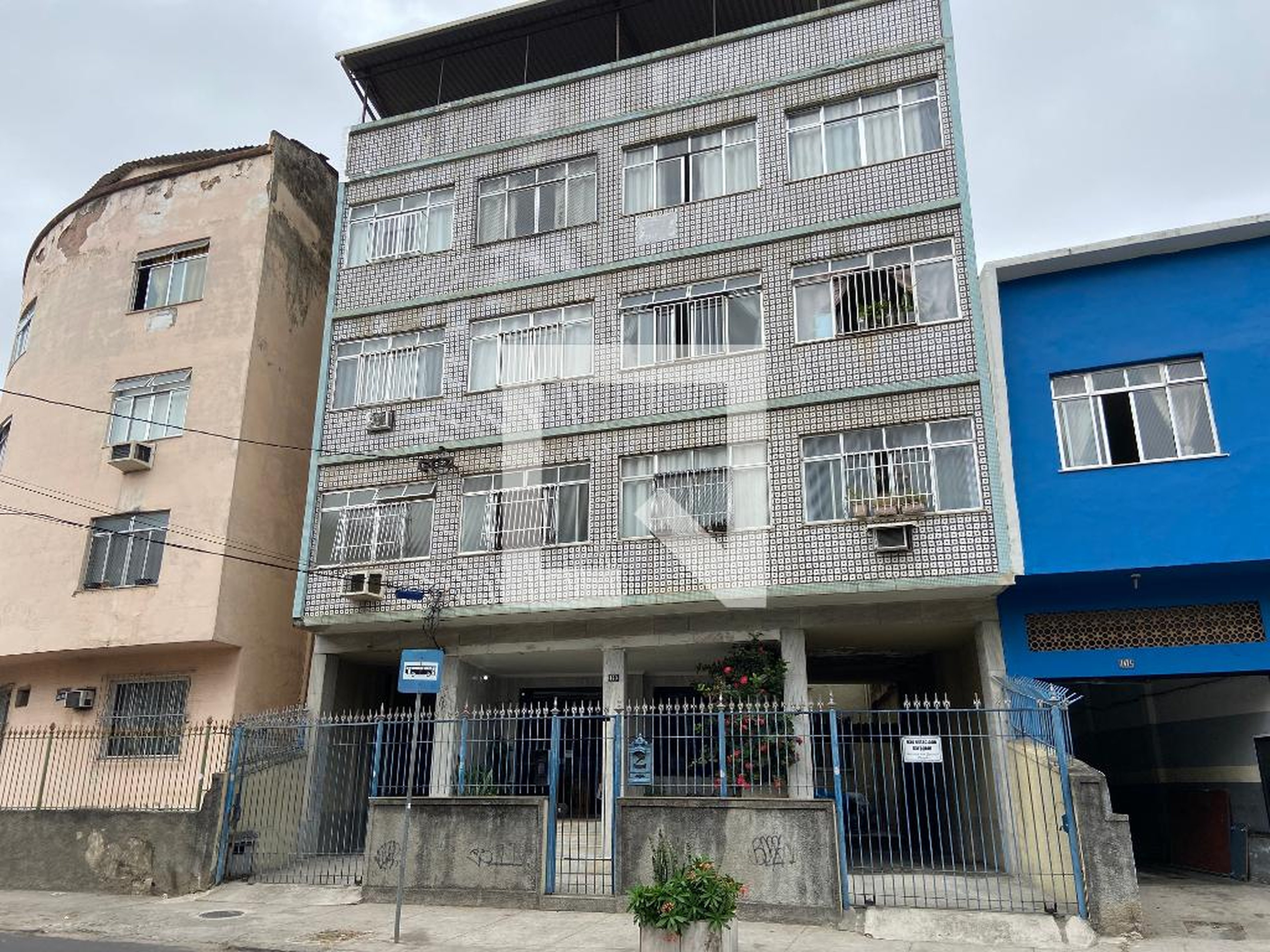 Fachada Condomínio em Rua Santa Mariana, 143