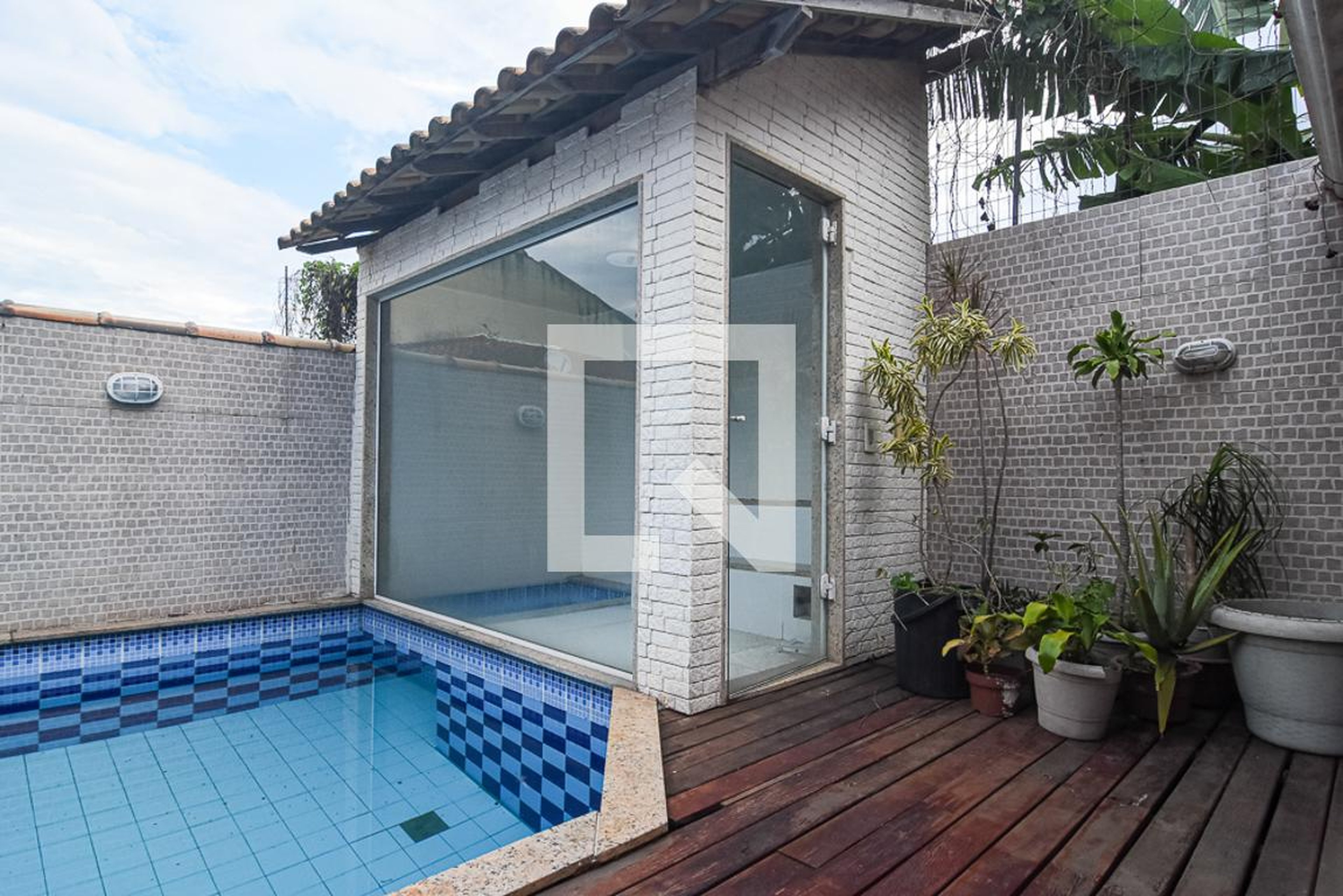 Piscina Condomínio em Rua Vinte E Dois, 558