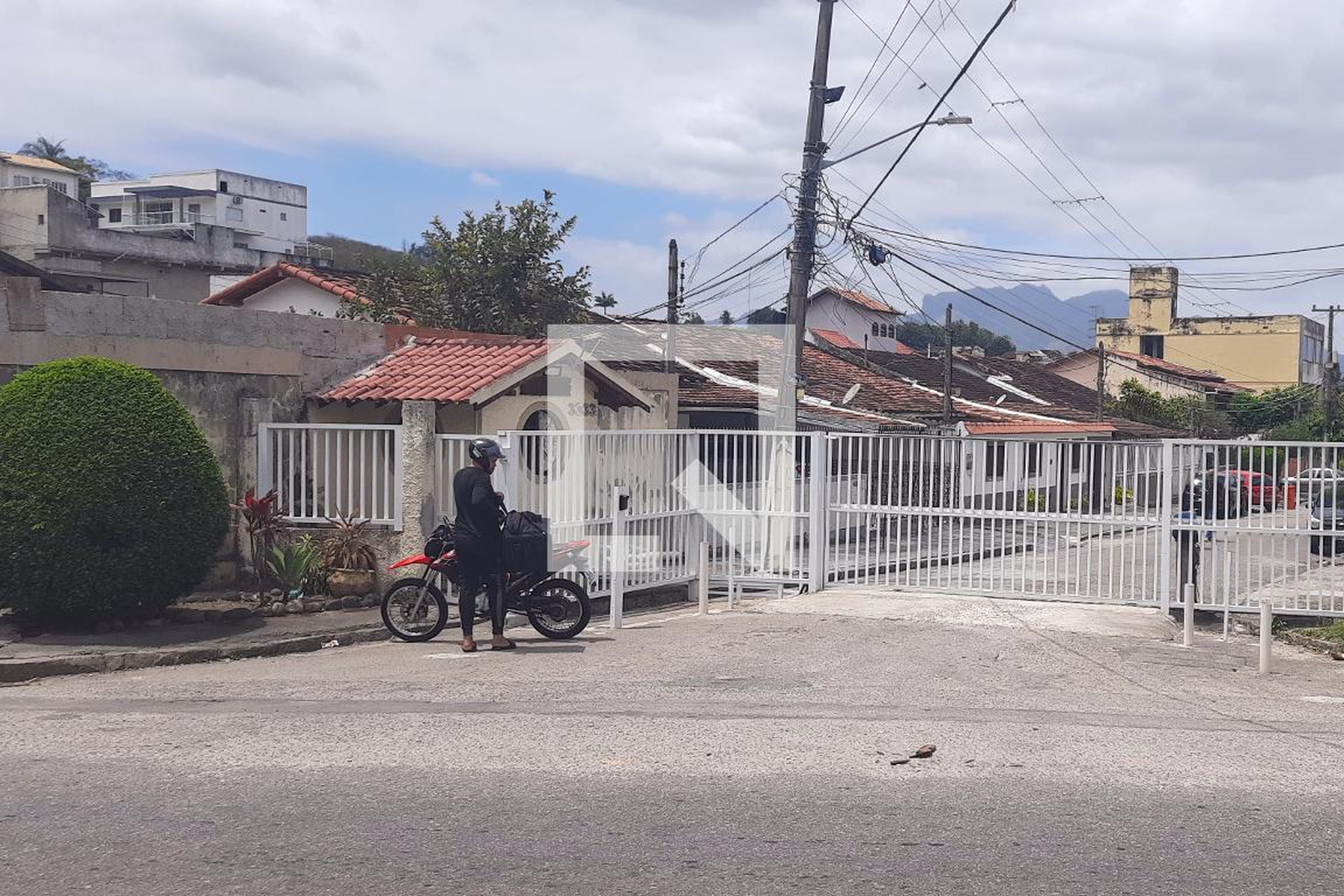 Fachada Condomínio em Rua Carolina Nabuco, 199