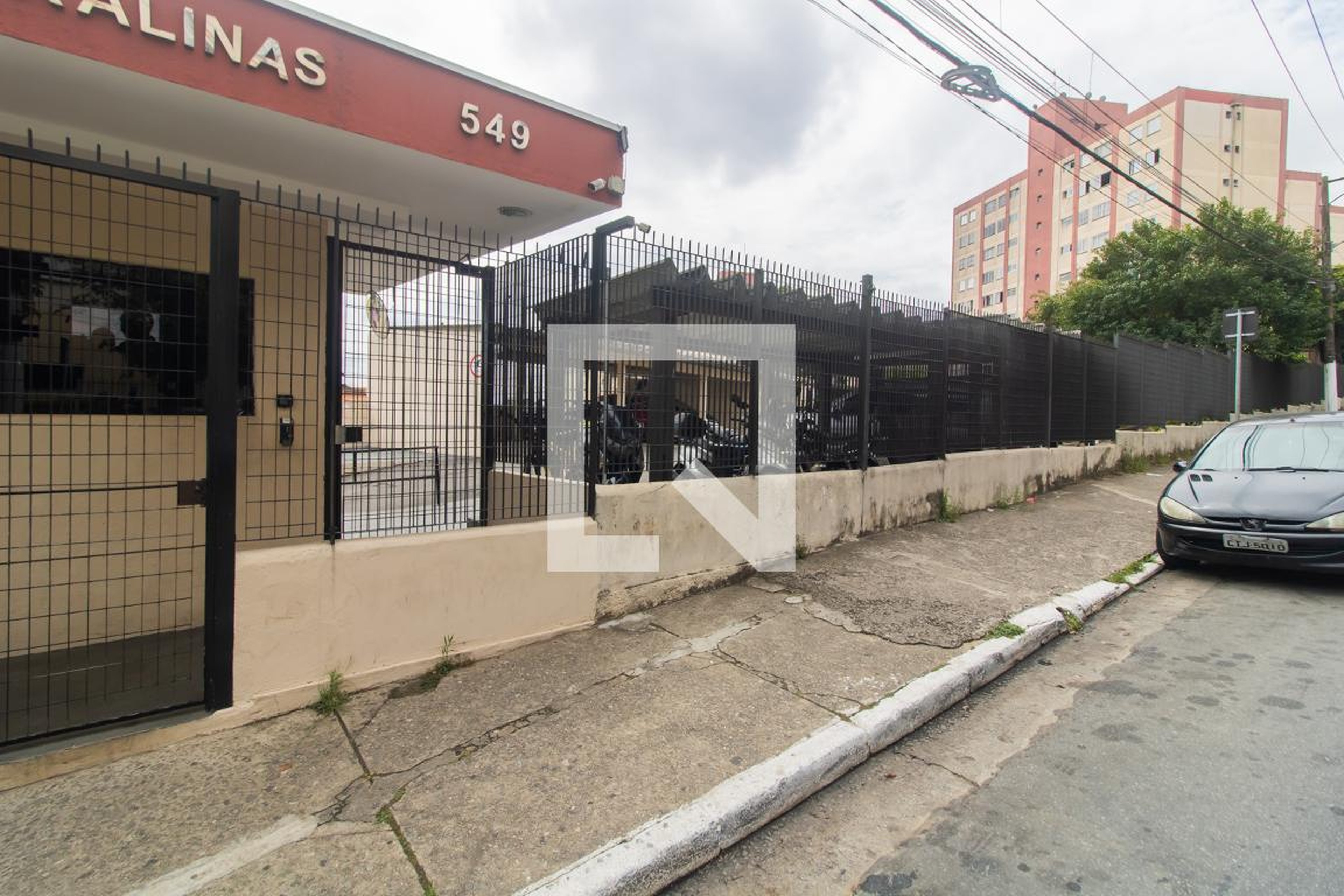 Fachada Condomínio em Rua Piraquara, 580