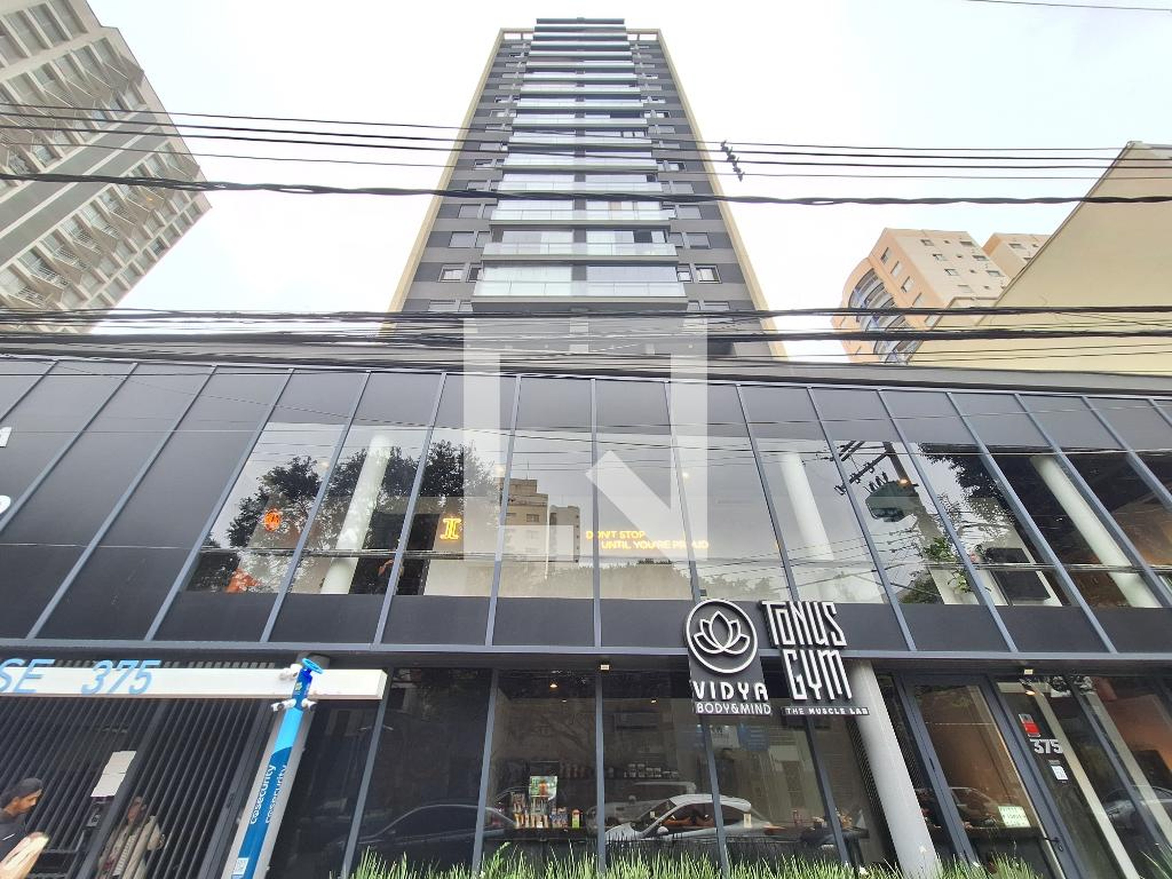 Fachada Condomínio em Rua Ângelo Diana, 370